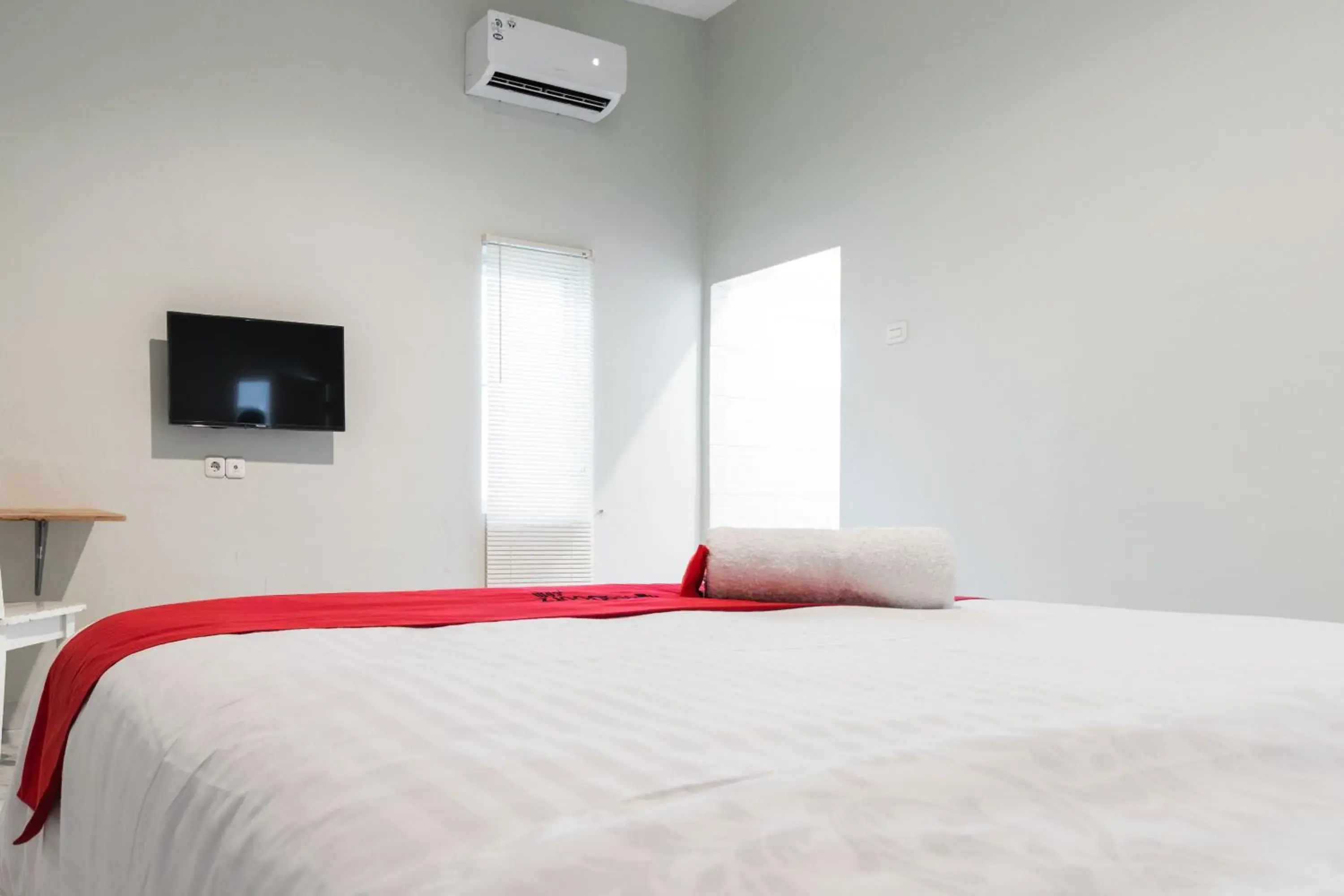 Bed in RedDoorz Plus near RS USU Medan 2 Bed in RedDoorz Plus near RS USU Medan 2