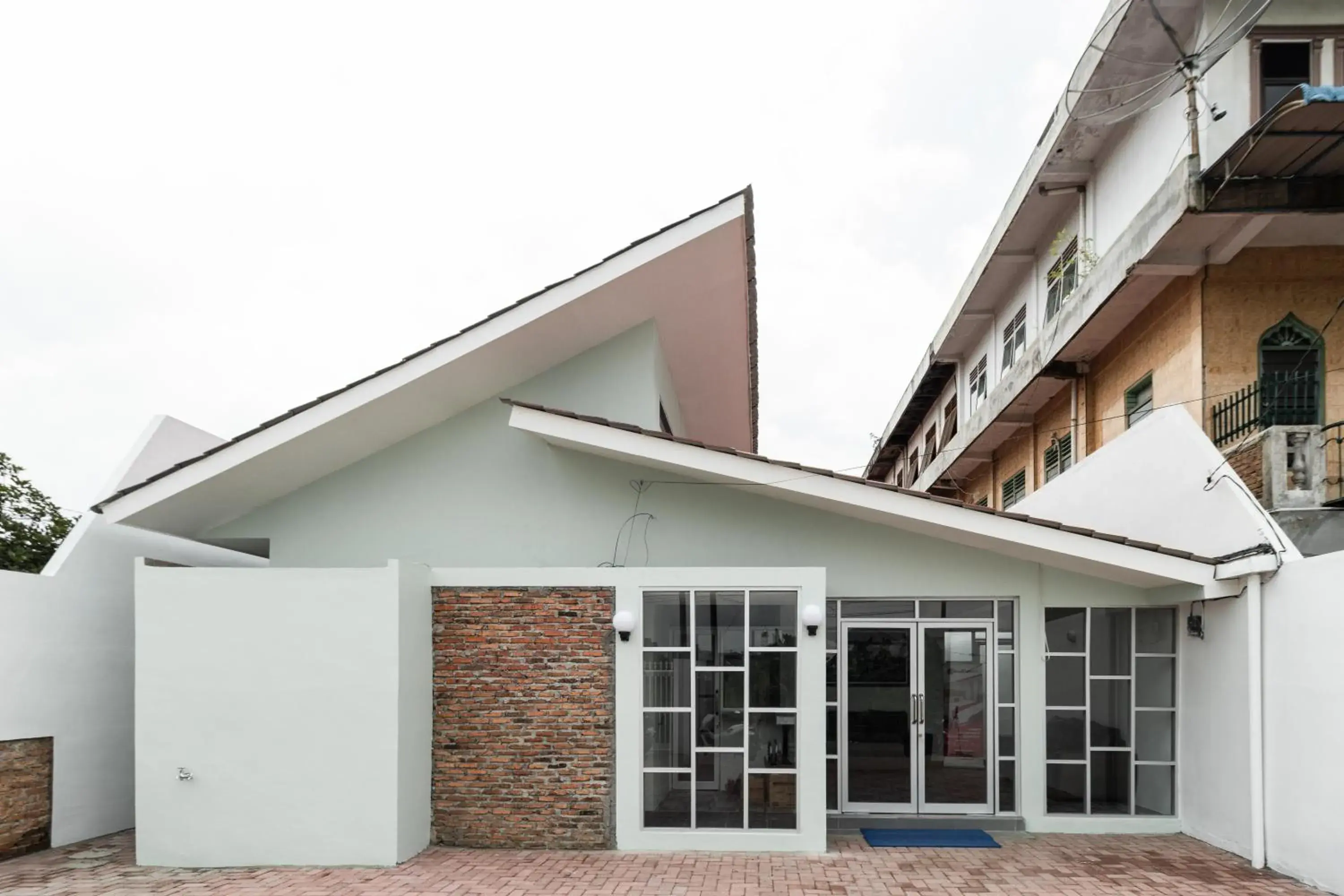 Facade/entrance in RedDoorz Plus near RS USU Medan 2 Facade/entrance in RedDoorz Plus near RS USU Medan 2