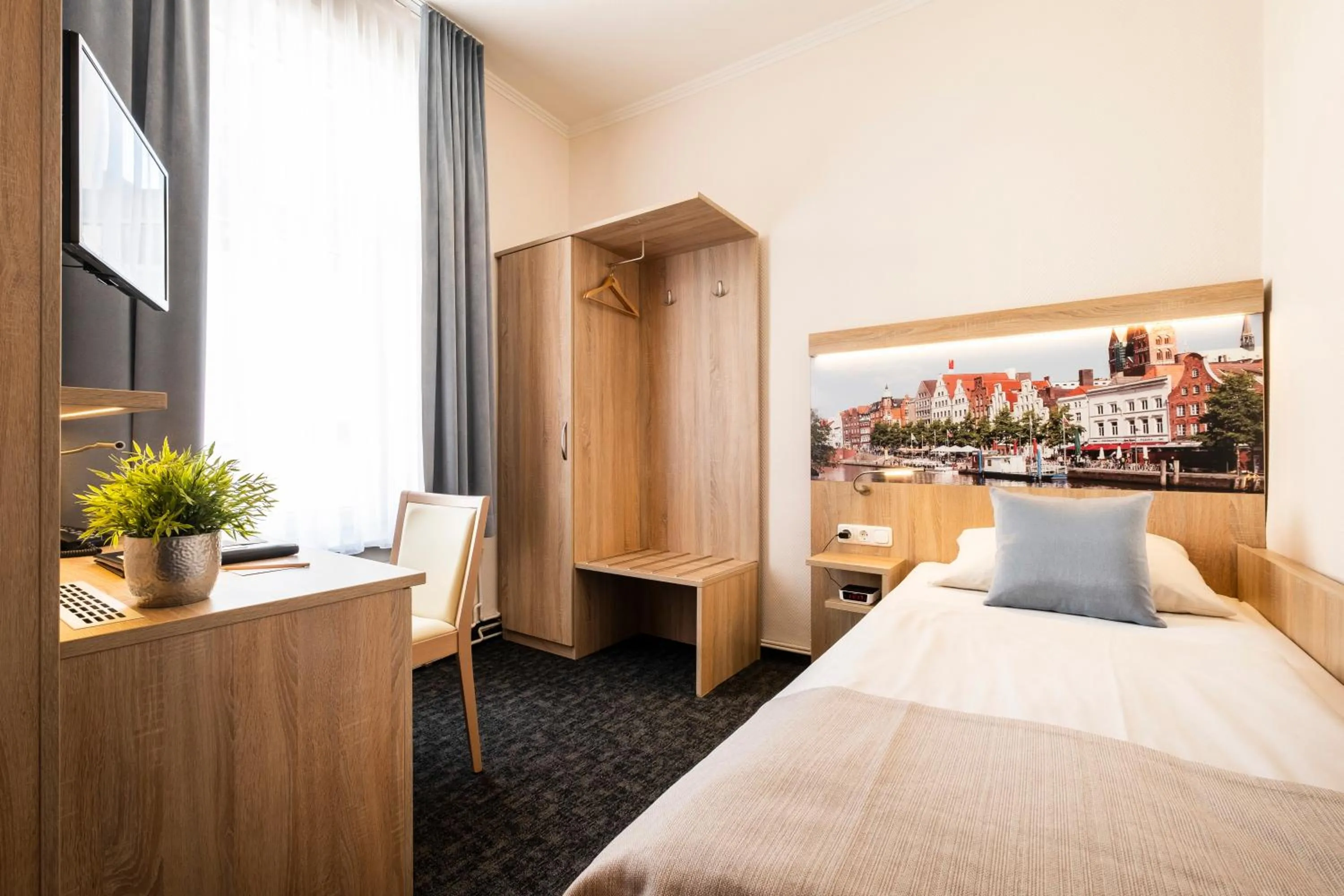 Photo of the whole room, Bed in Hotel Jensen