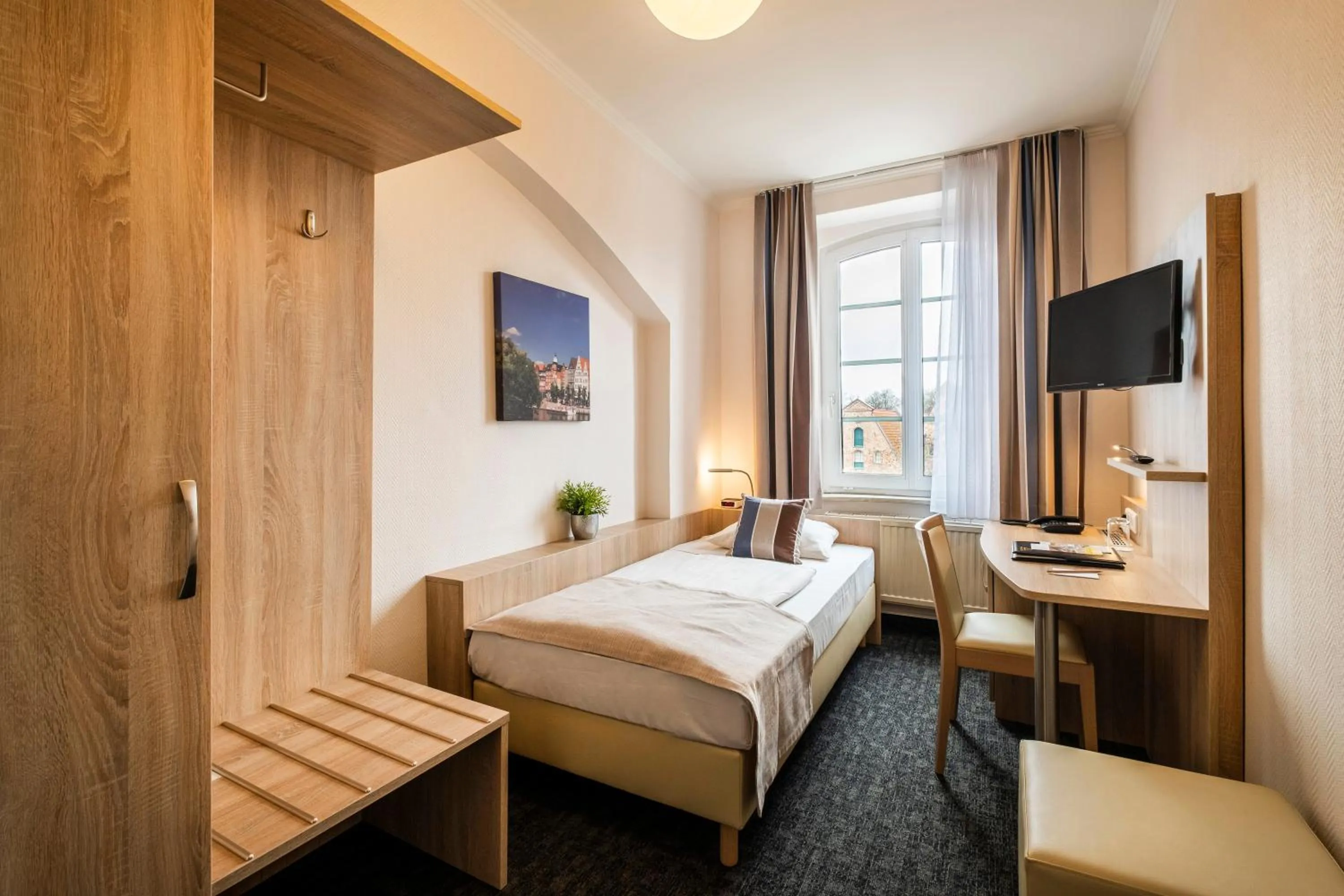 Photo of the whole room, Bed in Hotel Jensen