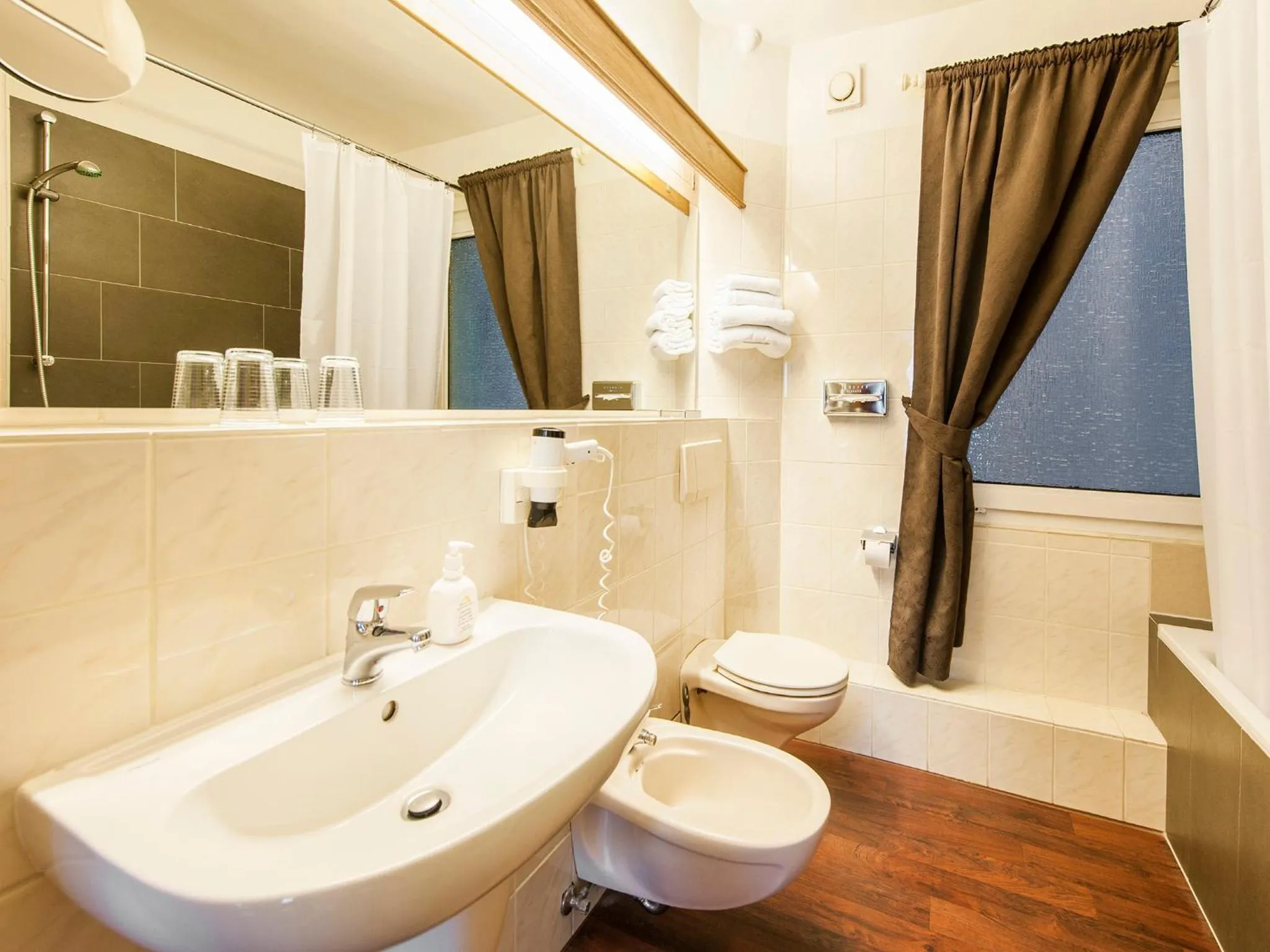 Photo of the whole room in Hotel Jensen