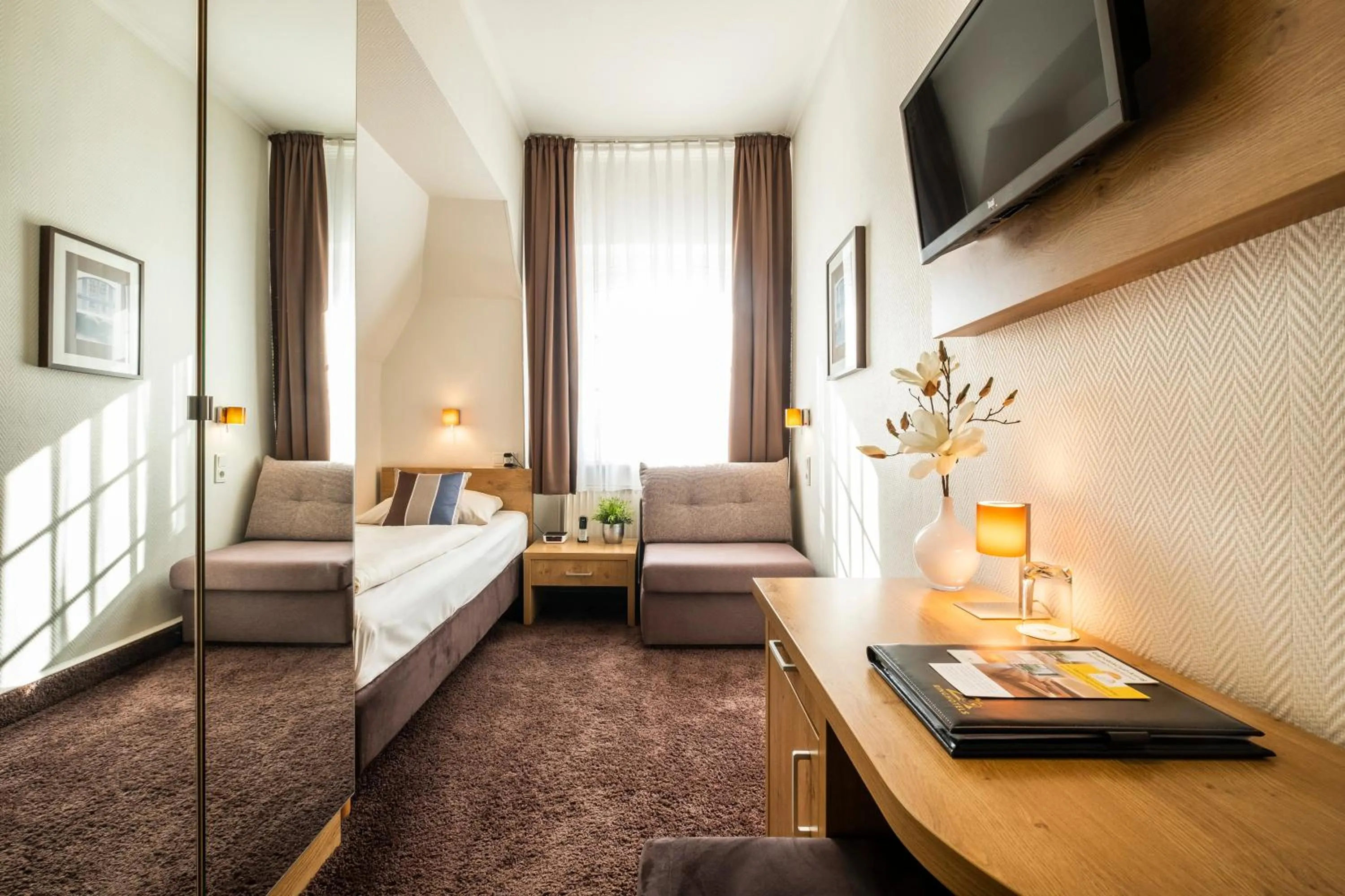 Photo of the whole room, Bed in Hotel Jensen