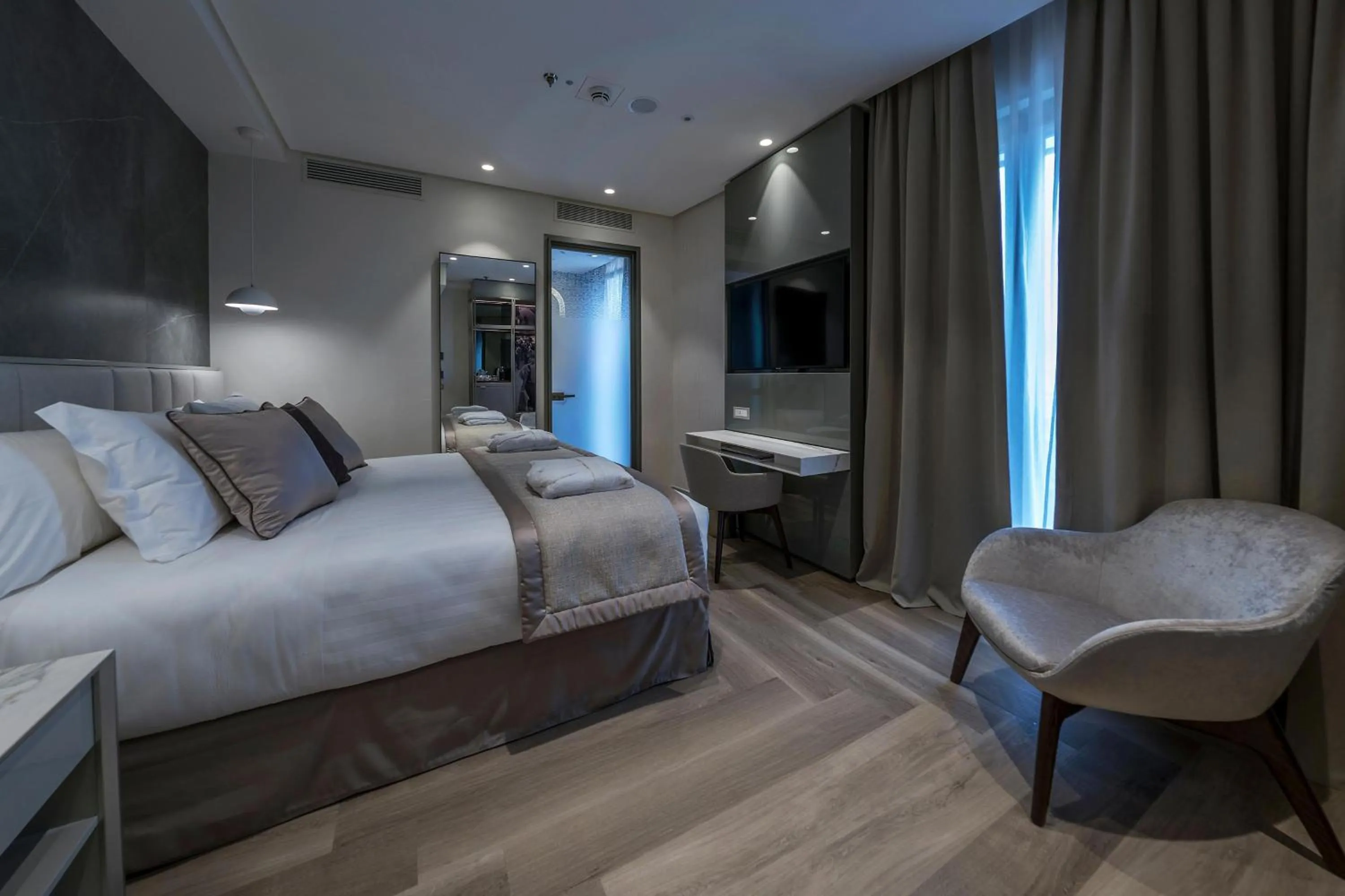 Photo of the whole room, Bed in The Regency, Rome, a Tribute Portfolio Hotel