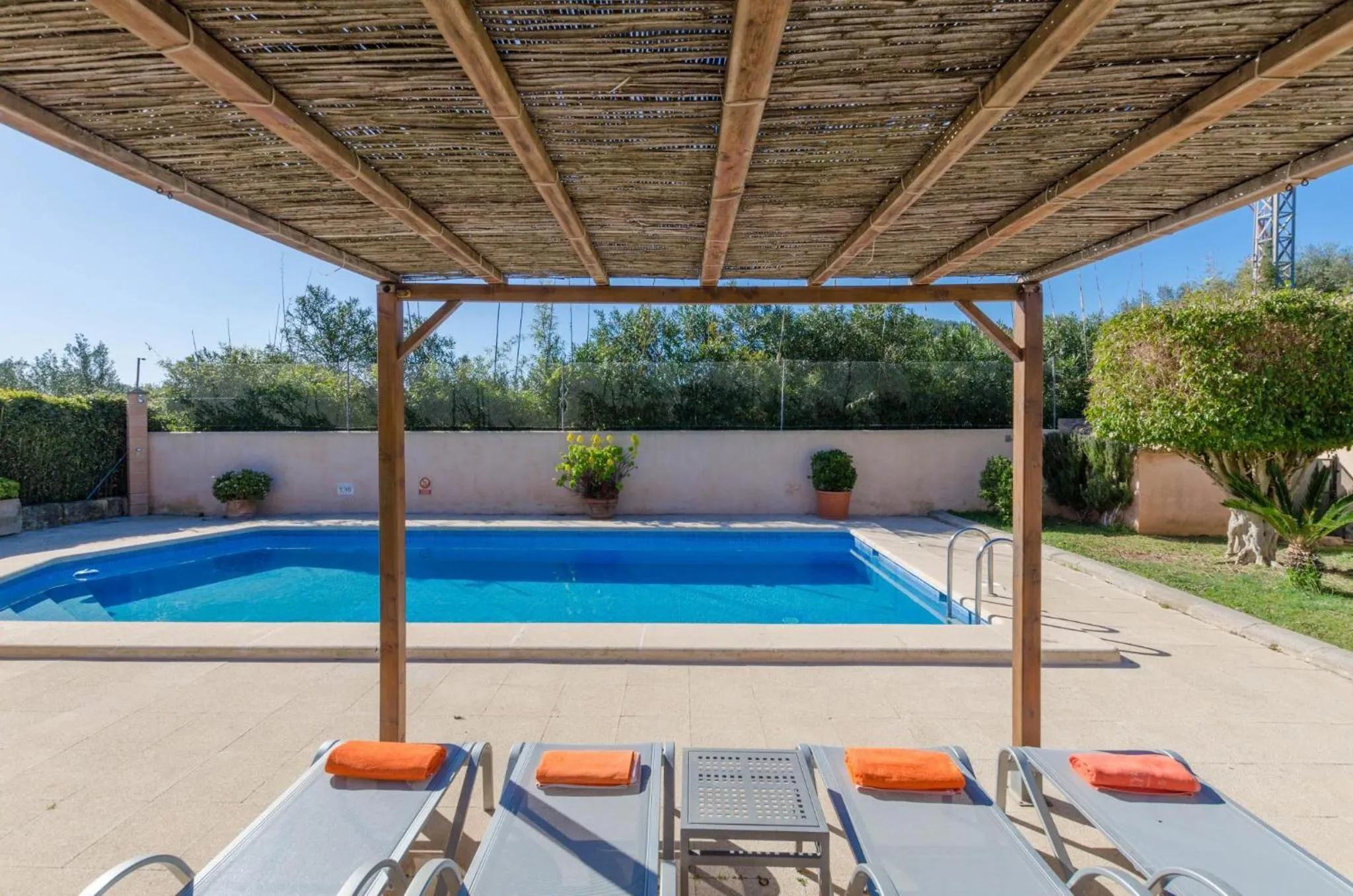 Swimming pool in Pula Viñas