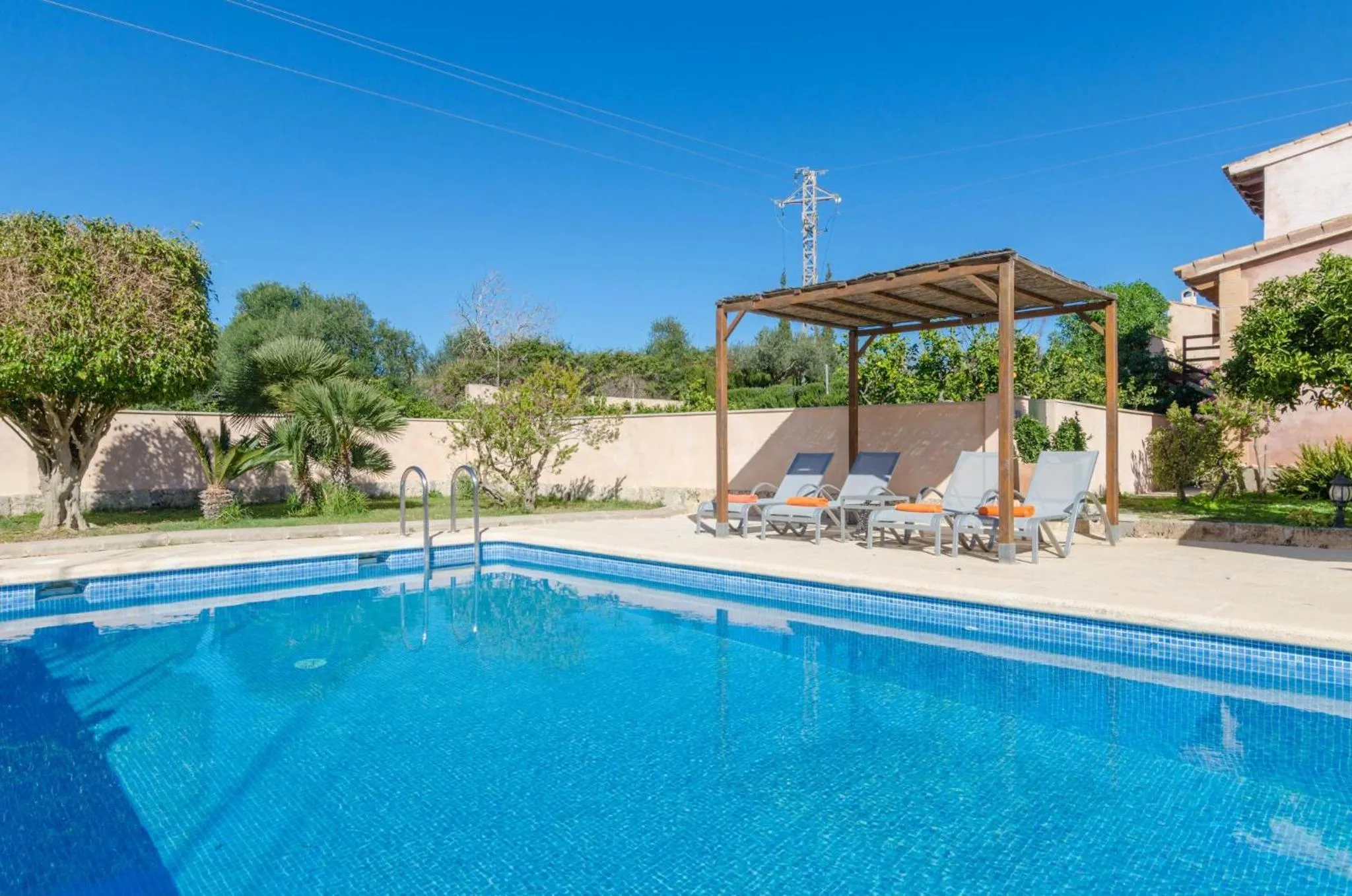 Swimming pool in Pula Viñas