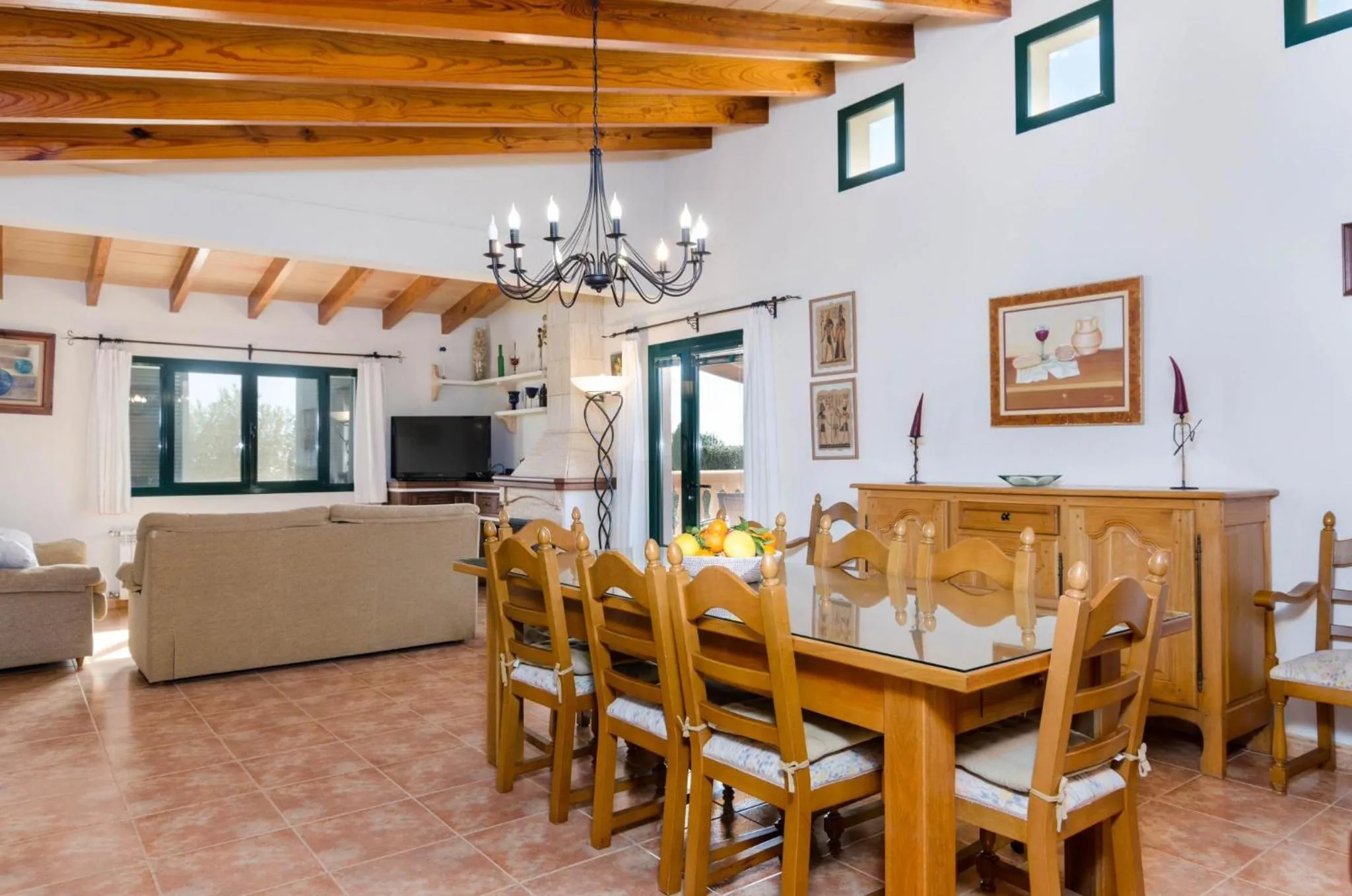 Dining area in Pula Viñas