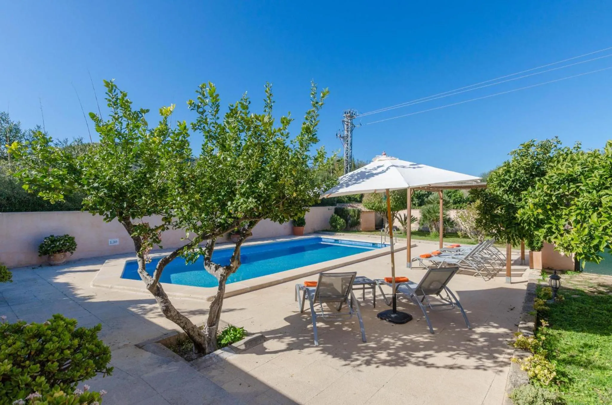 Swimming pool in Pula Viñas