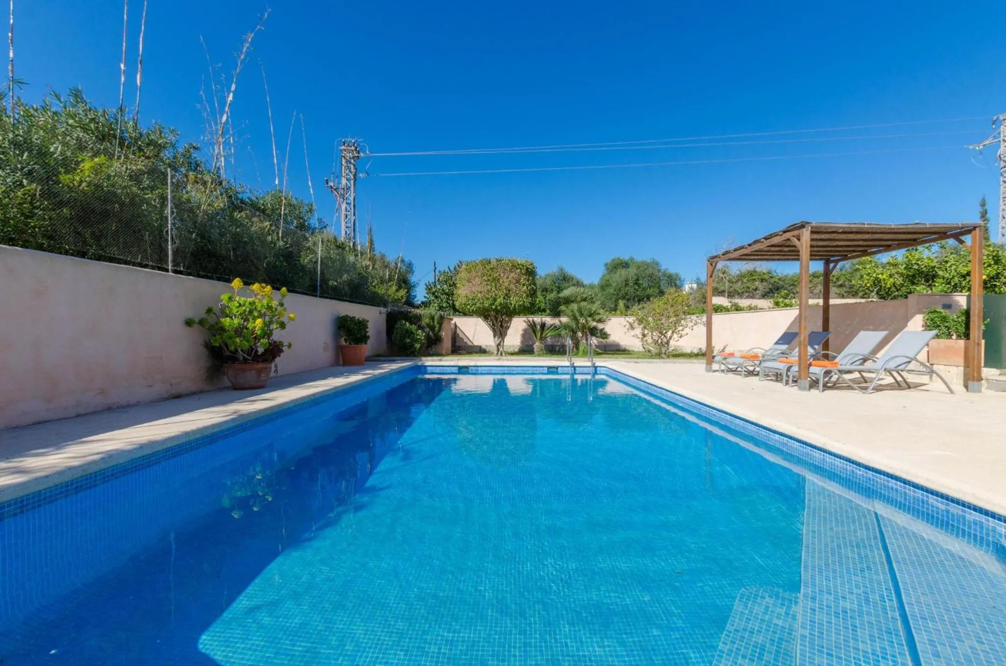 Swimming pool in Pula Viñas
