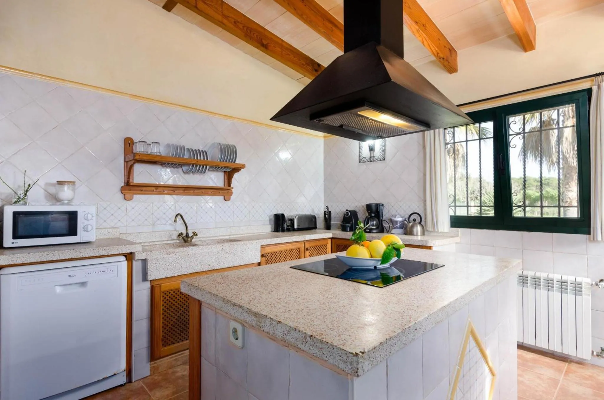 Kitchen or kitchenette in Pula Viñas