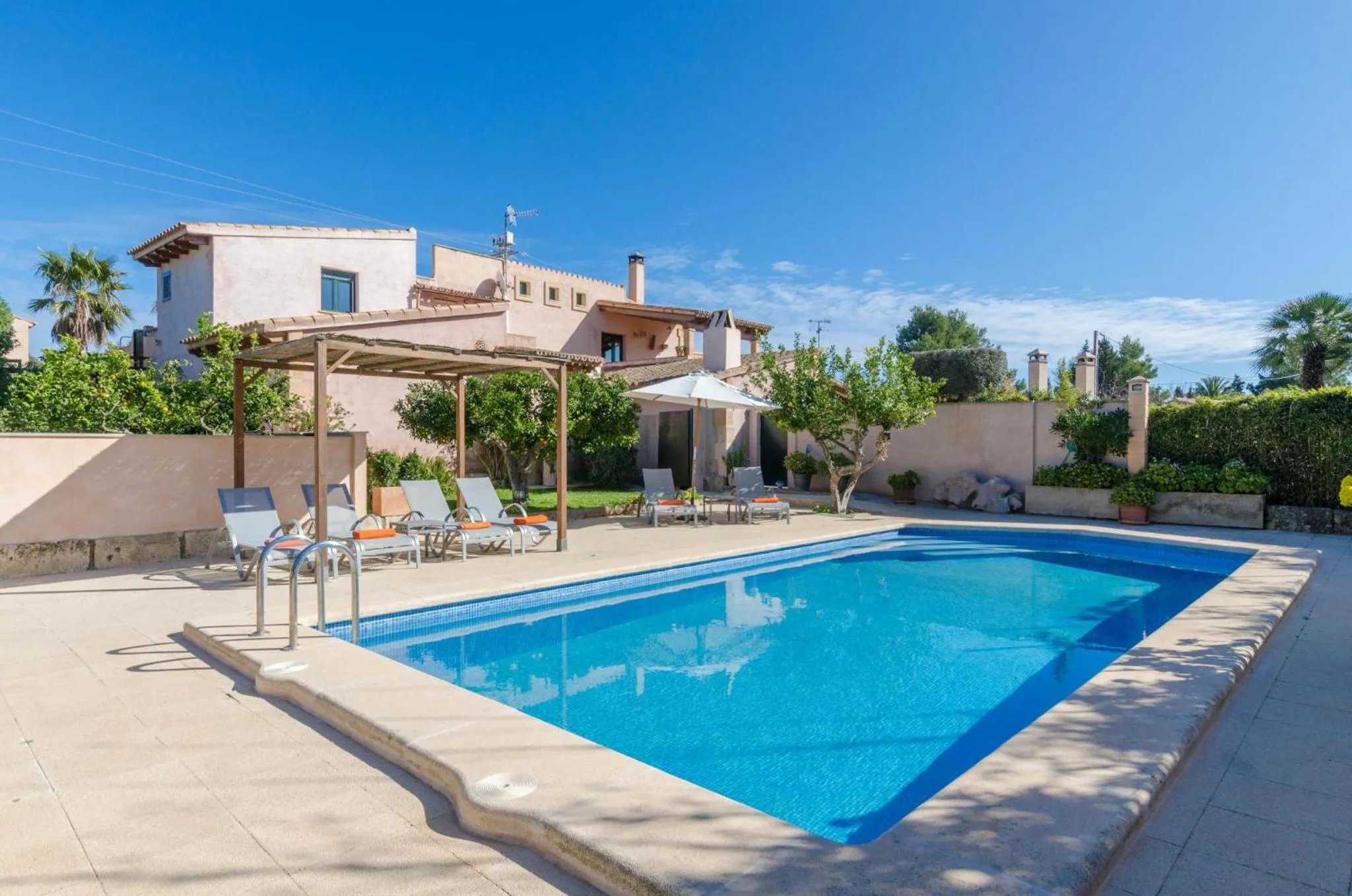 Villa with Private Pool in Pula Viñas