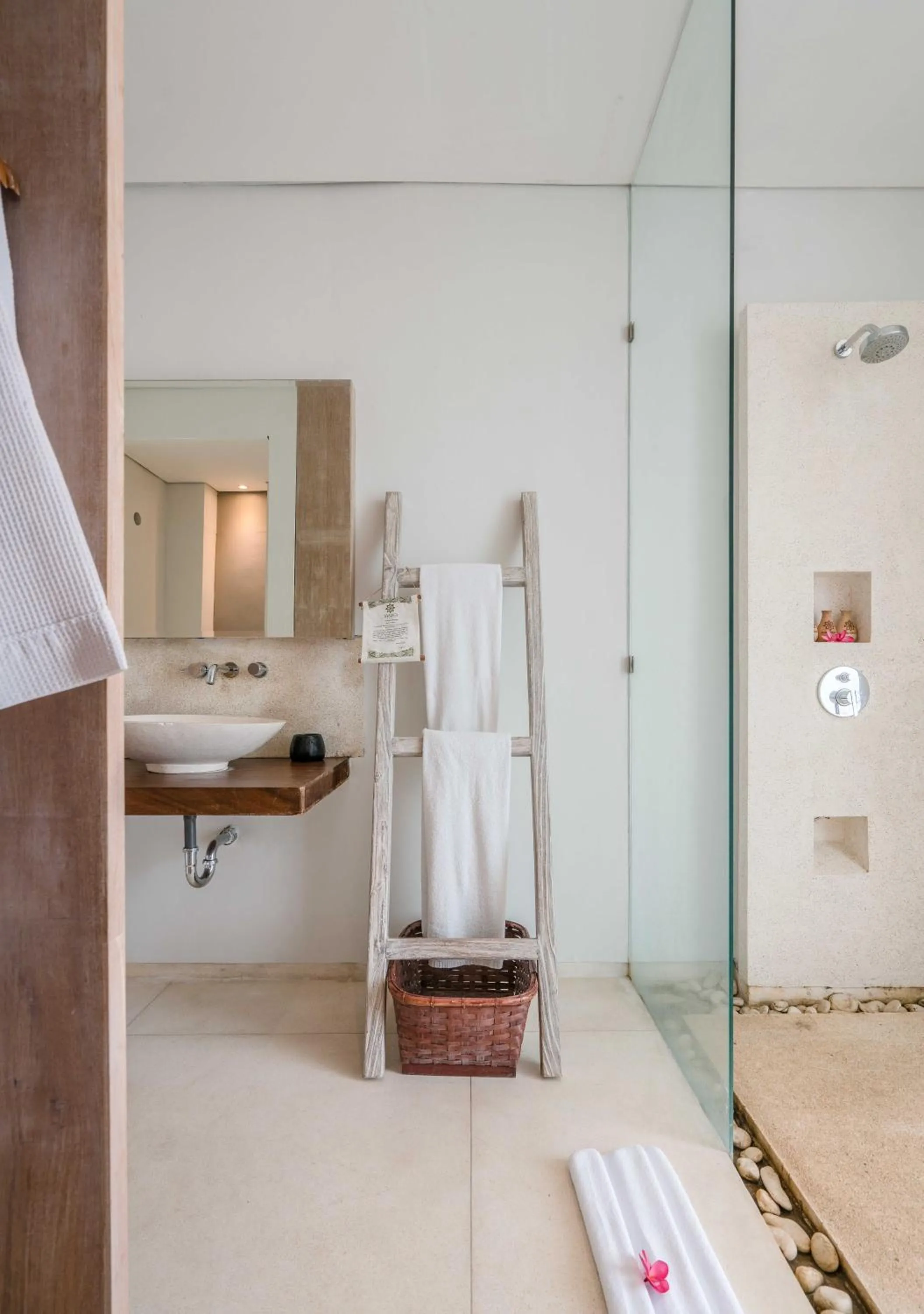 Shower in Svarga Resort Lombok