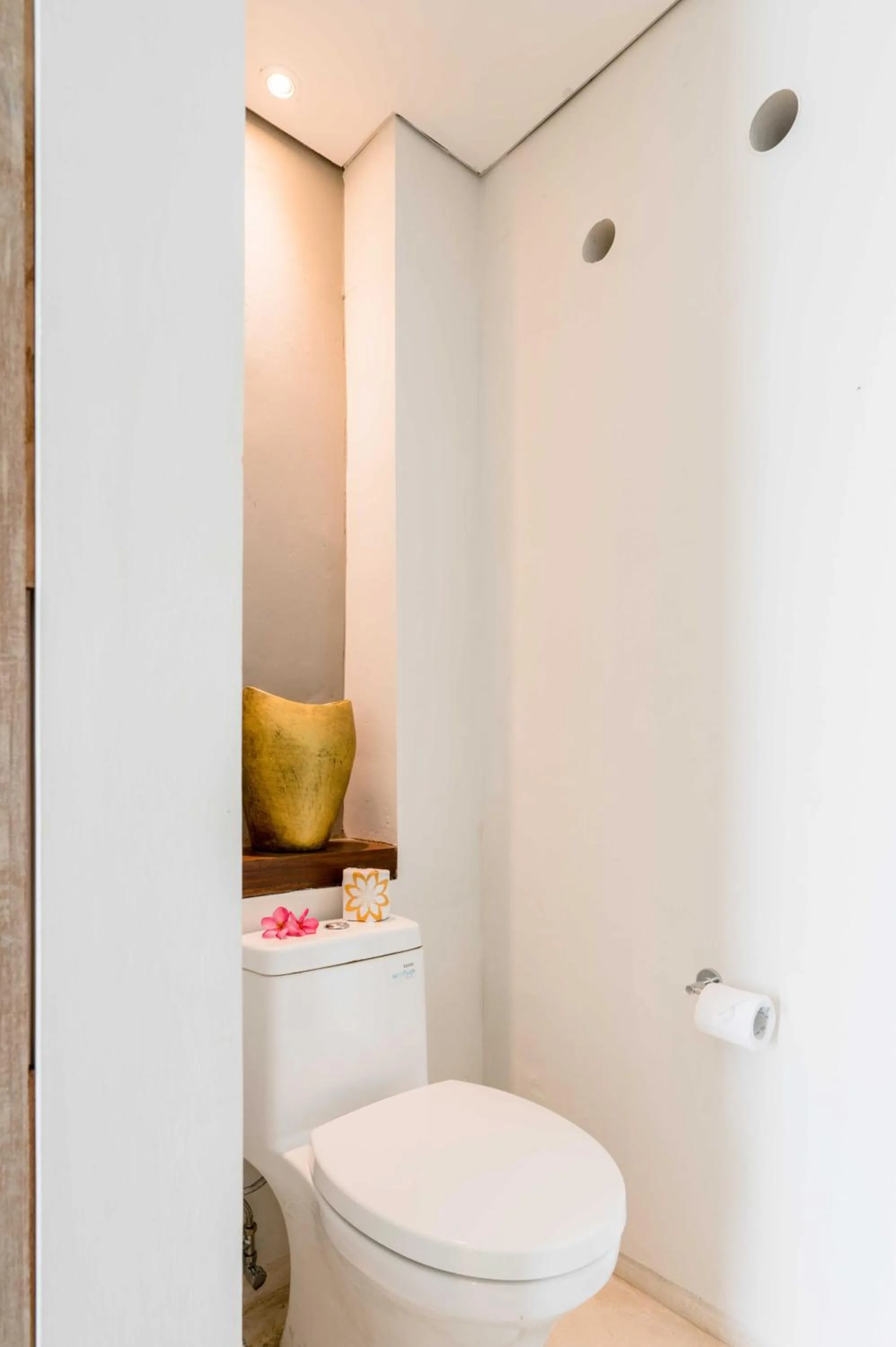 Toilet in Svarga Resort Lombok