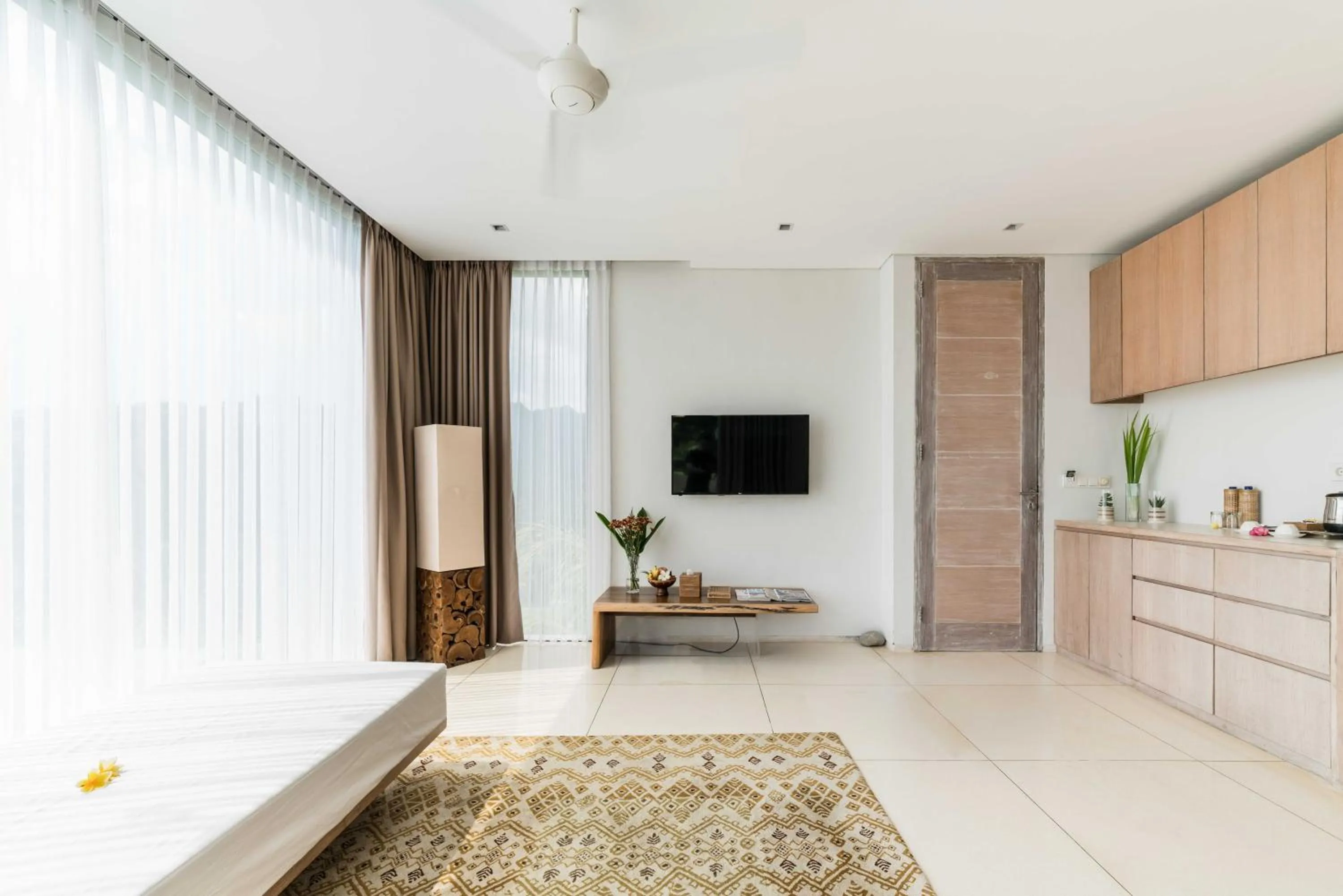 TV and multimedia, Bed in Svarga Resort Lombok