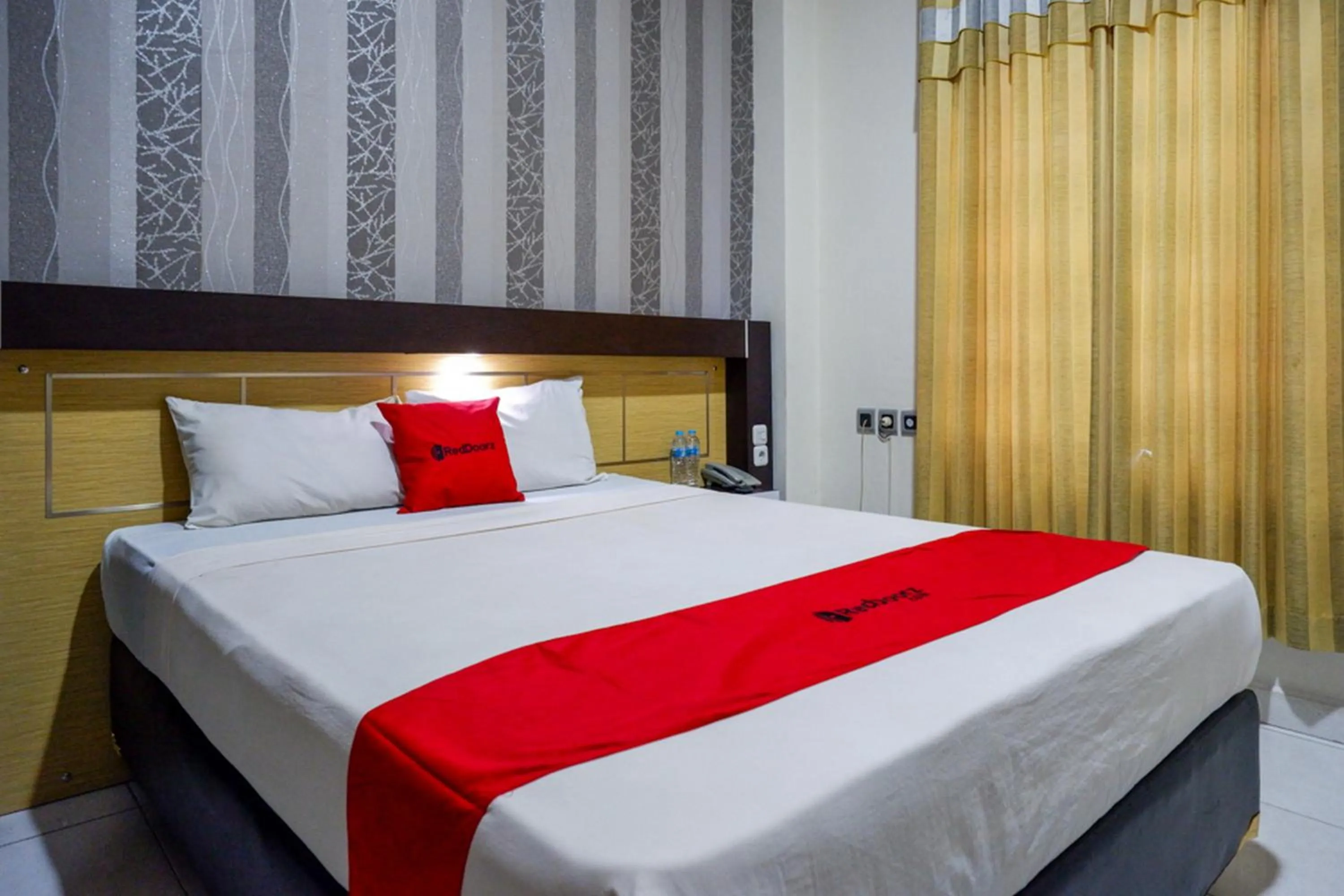 Bed in RedDoorz @ Hotel Bumi Palupy