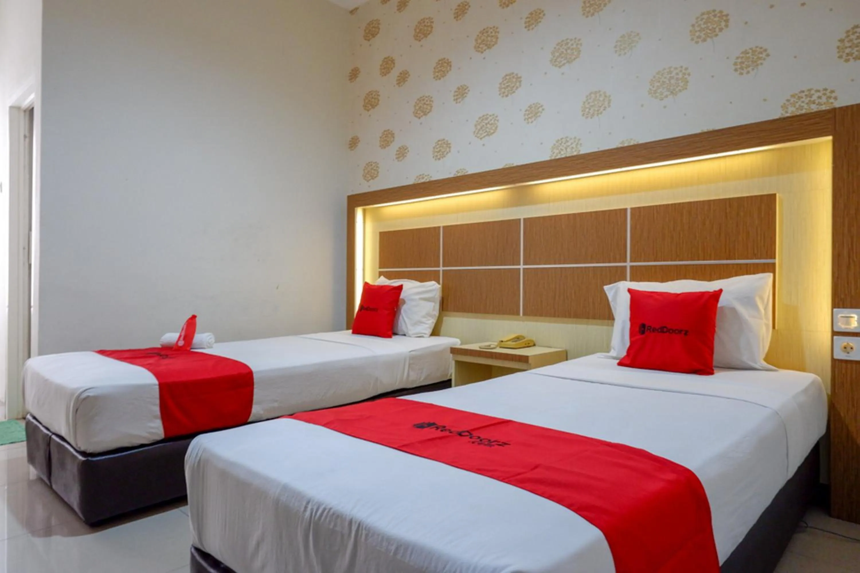 Bed in RedDoorz @ Hotel Bumi Palupy