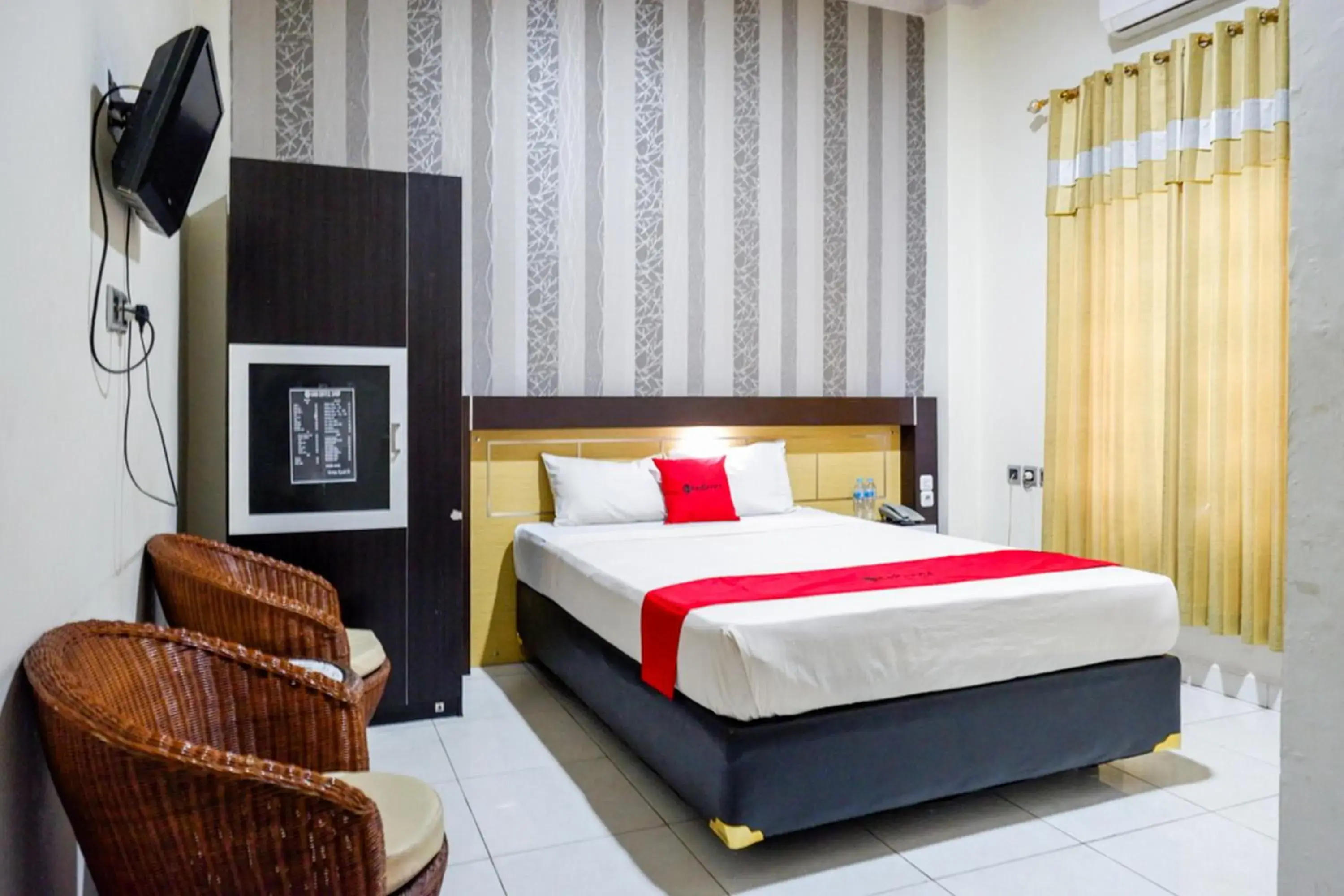 Double Room in RedDoorz @ Hotel Bumi Palupy Double Room in RedDoorz @ Hotel Bumi Palupy