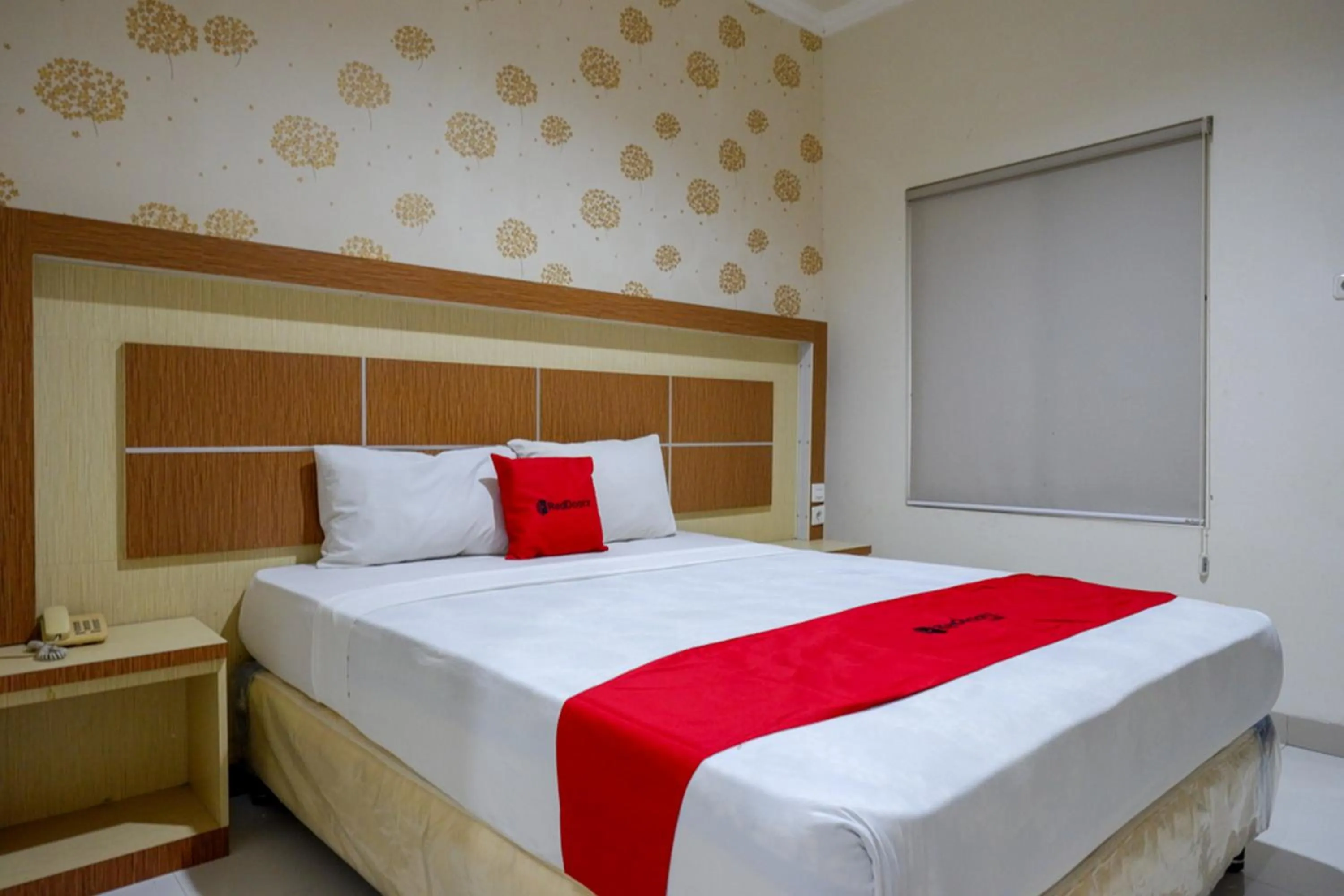 Bed in RedDoorz @ Hotel Bumi Palupy
