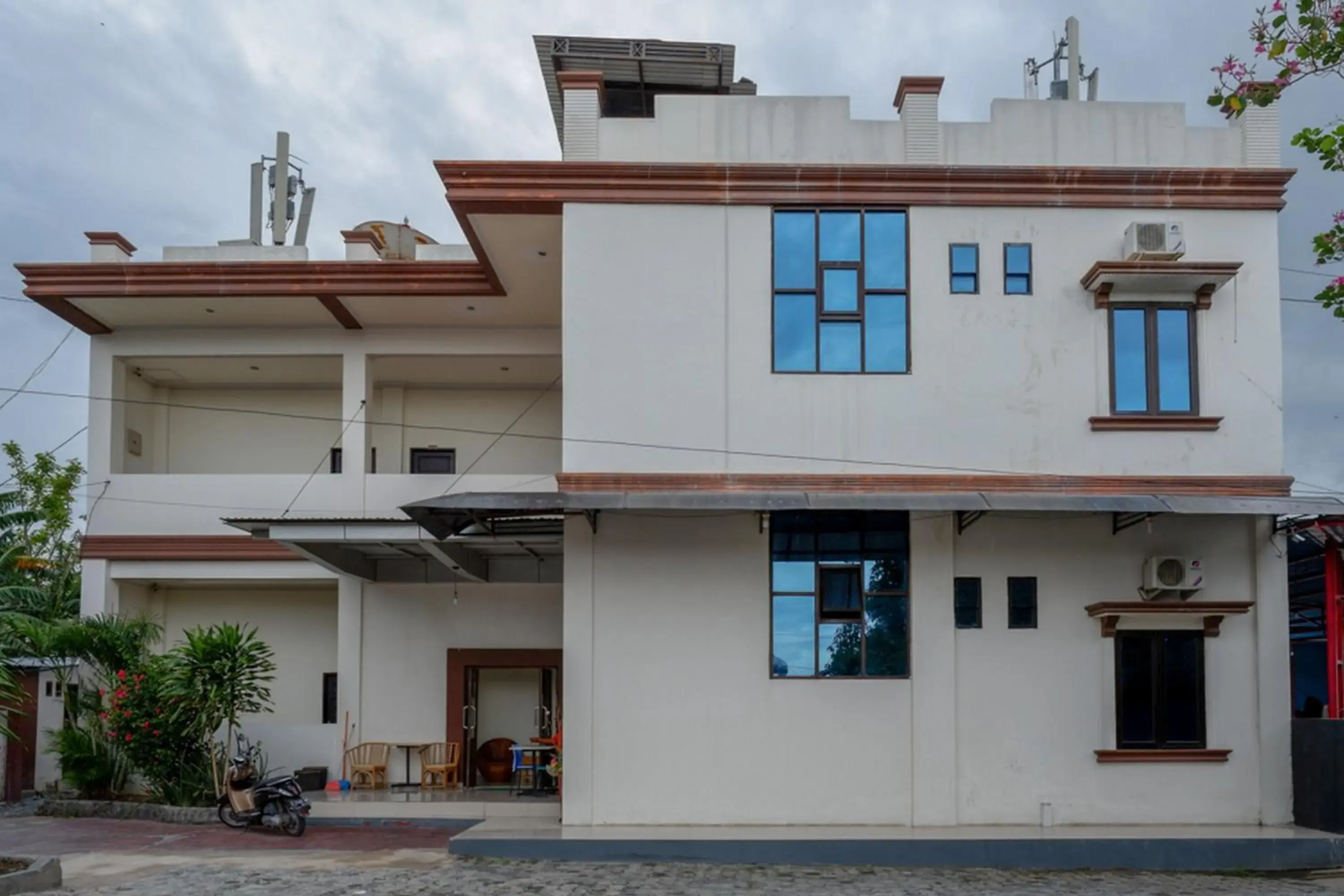 RedDoorz @ Hotel Bumi Palupy RedDoorz @ Hotel Bumi Palupy