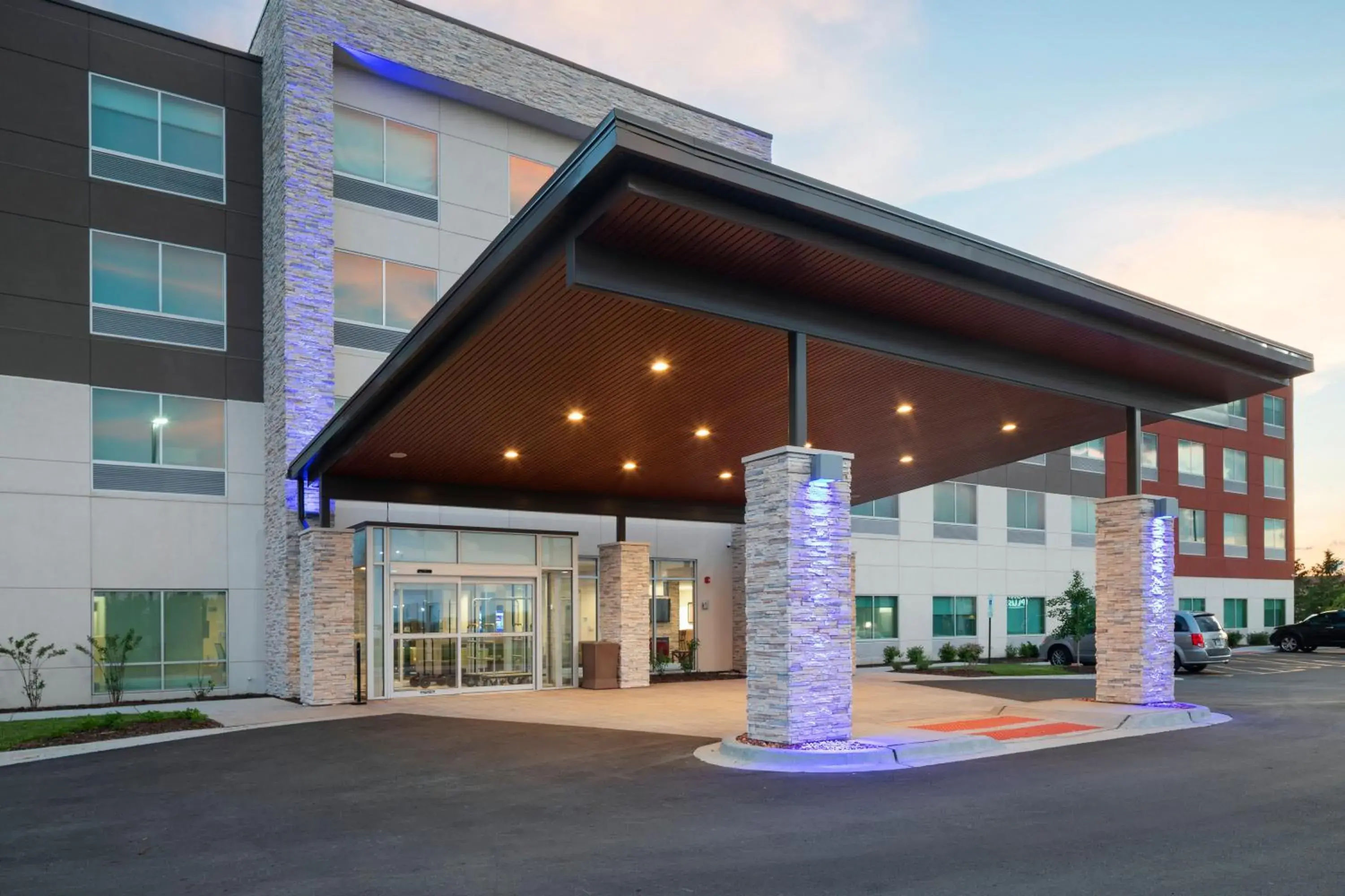 Property building in Holiday Inn Express & Suites - Bourbonnais East - Bradley by IHG Property building in Holiday Inn Express & Suites - Bourbonnais East - Bradley by IHG