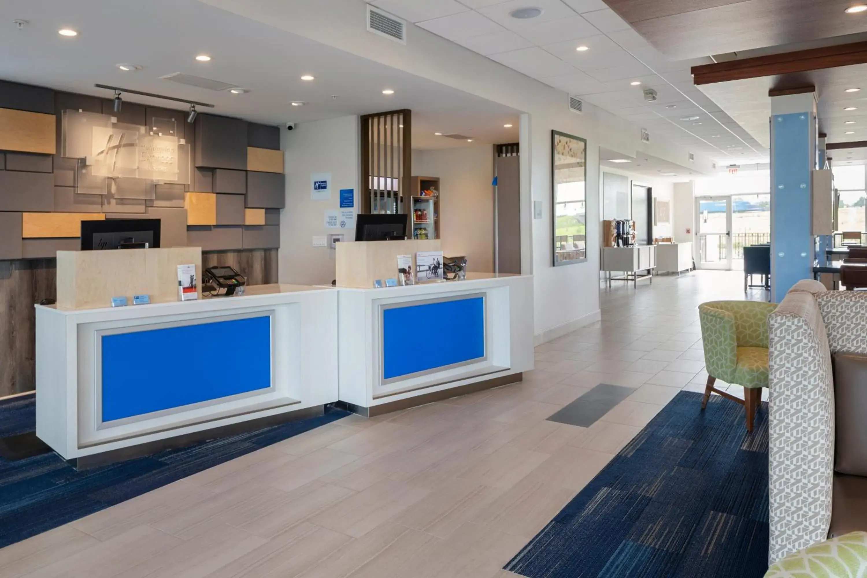 Property building in Holiday Inn Express & Suites - Bourbonnais East - Bradley by IHG Property building in Holiday Inn Express & Suites - Bourbonnais East - Bradley by IHG