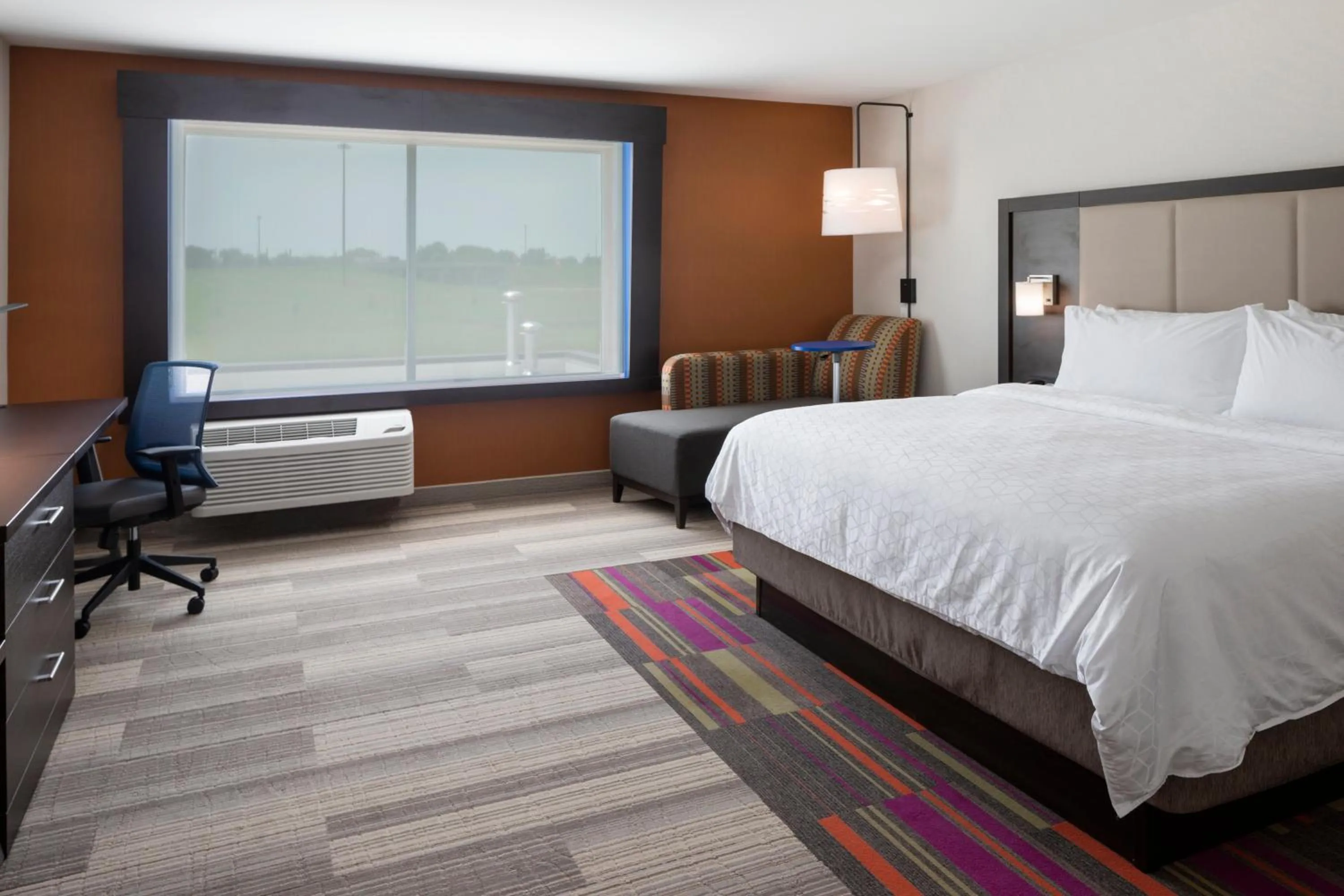 Photo of the whole room, Bed in Holiday Inn Express & Suites - Bourbonnais East - Bradley by IHG