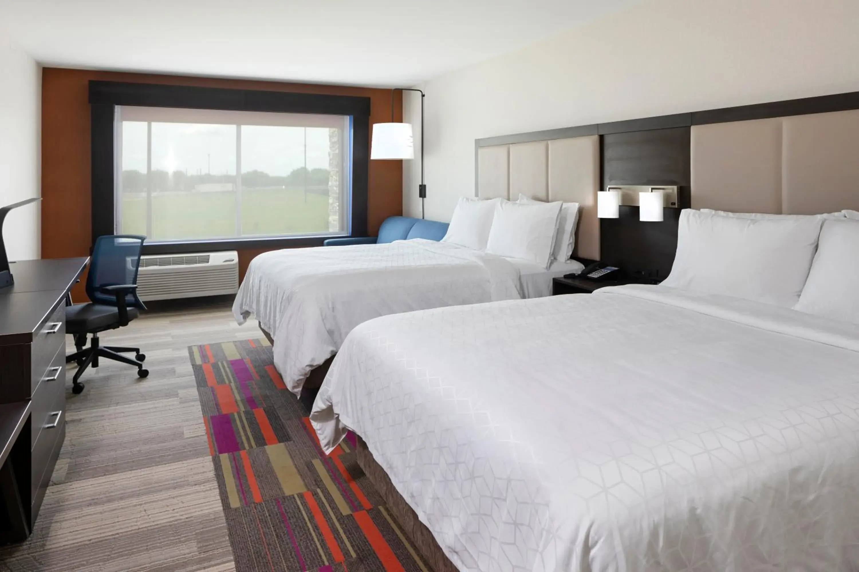 Bed in Holiday Inn Express & Suites - Bourbonnais East - Bradley by IHG Bed in Holiday Inn Express & Suites - Bourbonnais East - Bradley by IHG