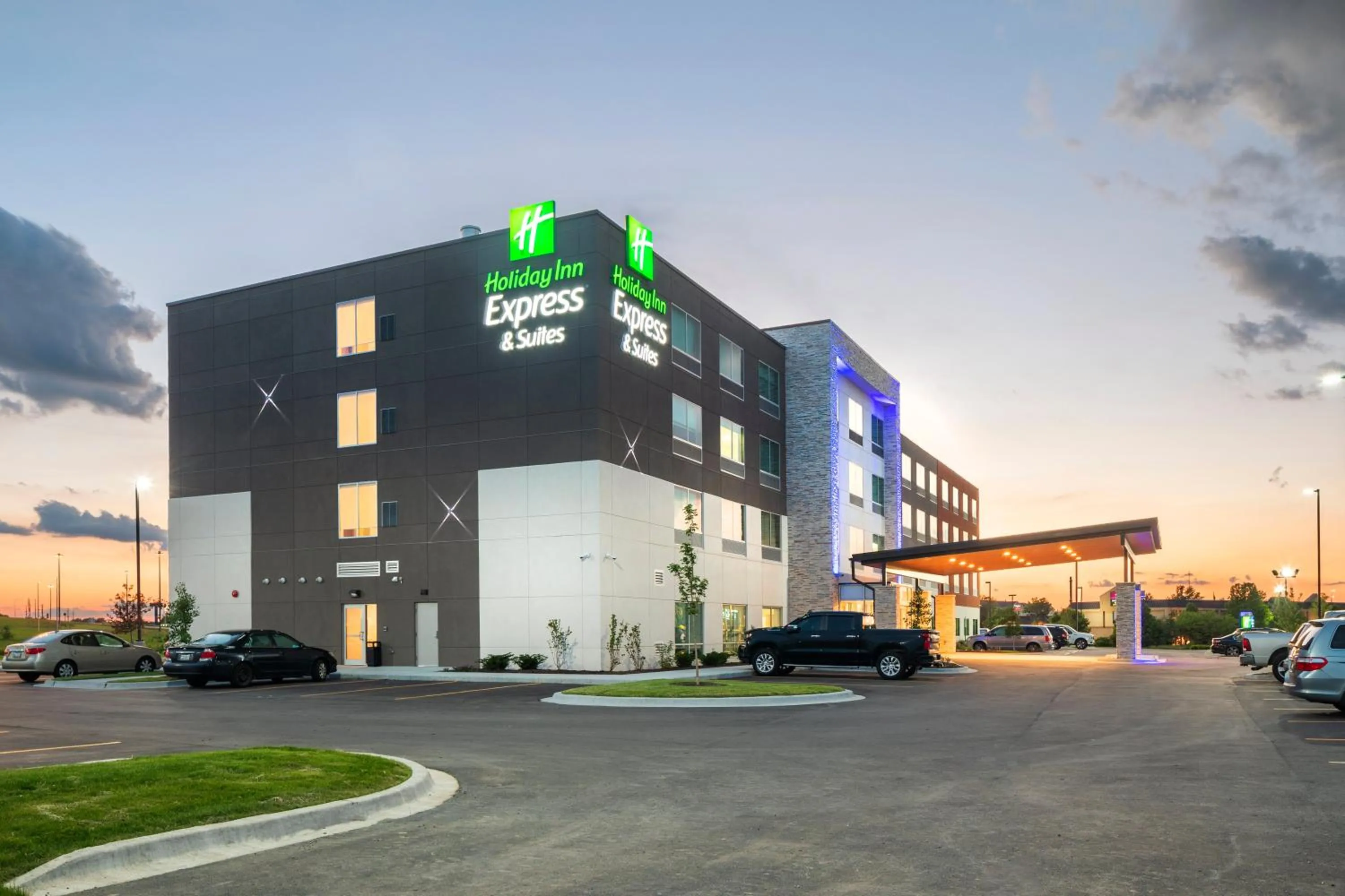 Property building in Holiday Inn Express & Suites - Bourbonnais East - Bradley by IHG