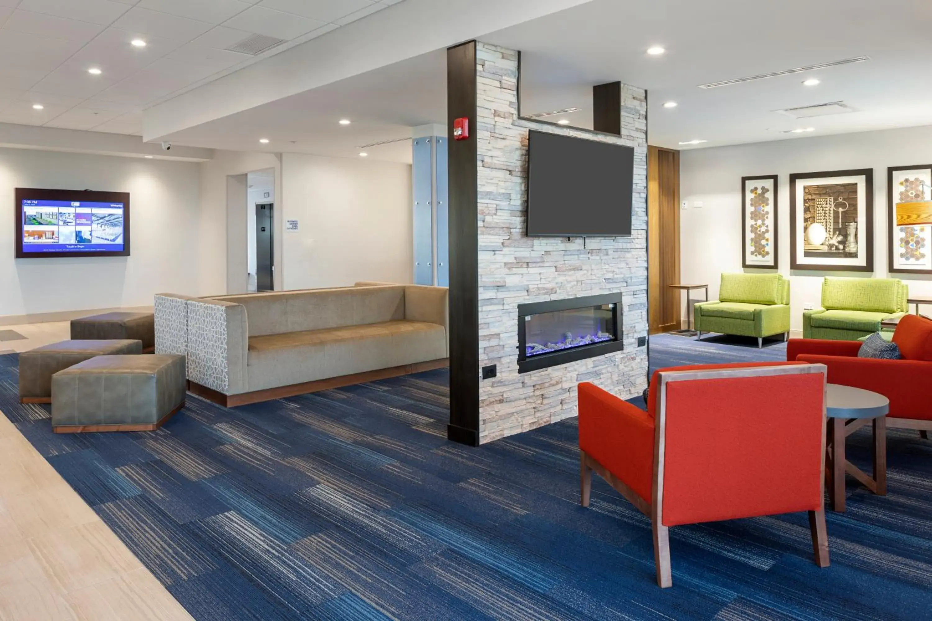 Property building in Holiday Inn Express & Suites - Bourbonnais East - Bradley by IHG Property building in Holiday Inn Express & Suites - Bourbonnais East - Bradley by IHG