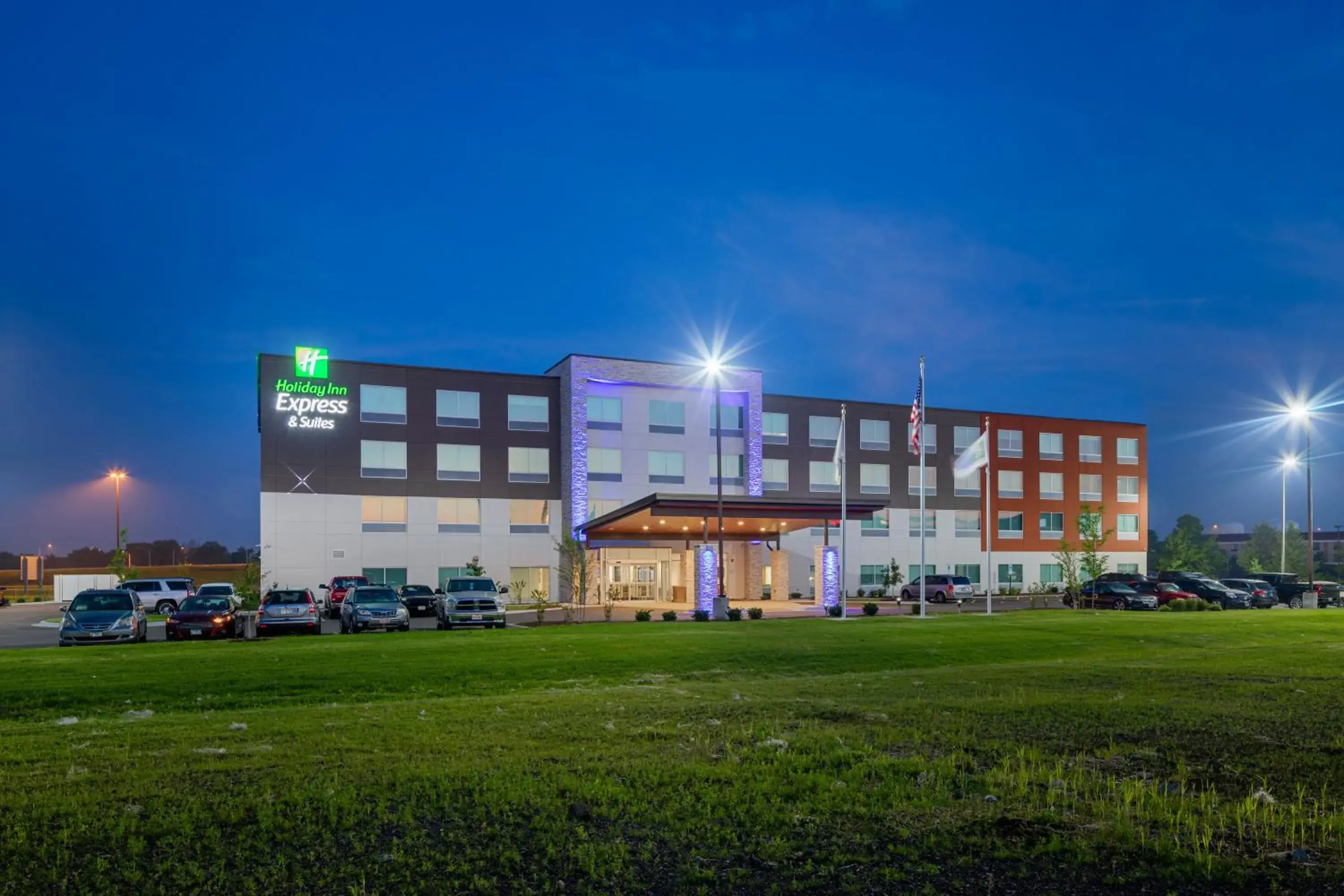 Property building in Holiday Inn Express & Suites - Bourbonnais East - Bradley by IHG Property building in Holiday Inn Express & Suites - Bourbonnais East - Bradley by IHG
