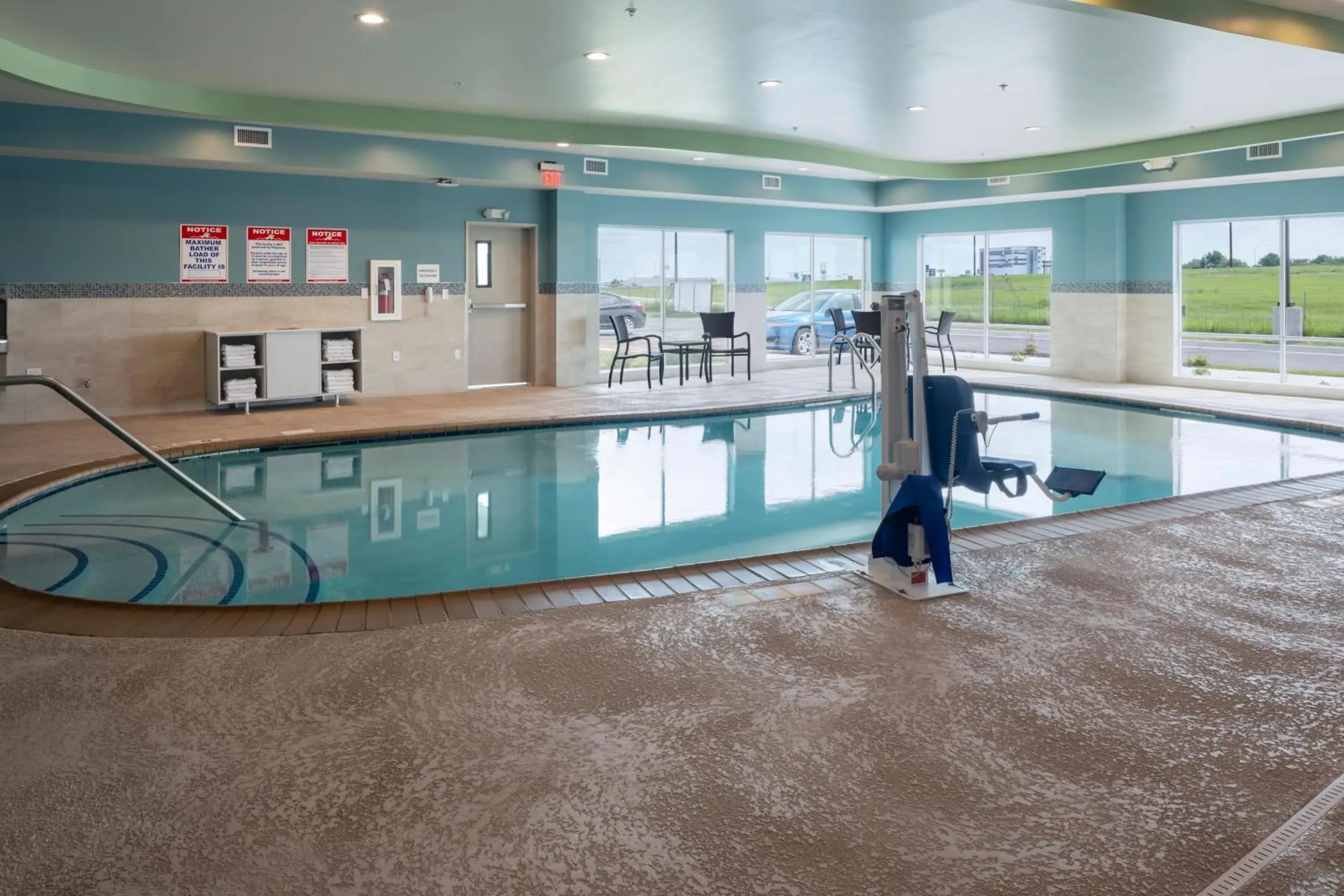Swimming pool in Holiday Inn Express & Suites - Bourbonnais East - Bradley by IHG Swimming pool in Holiday Inn Express & Suites - Bourbonnais East - Bradley by IHG