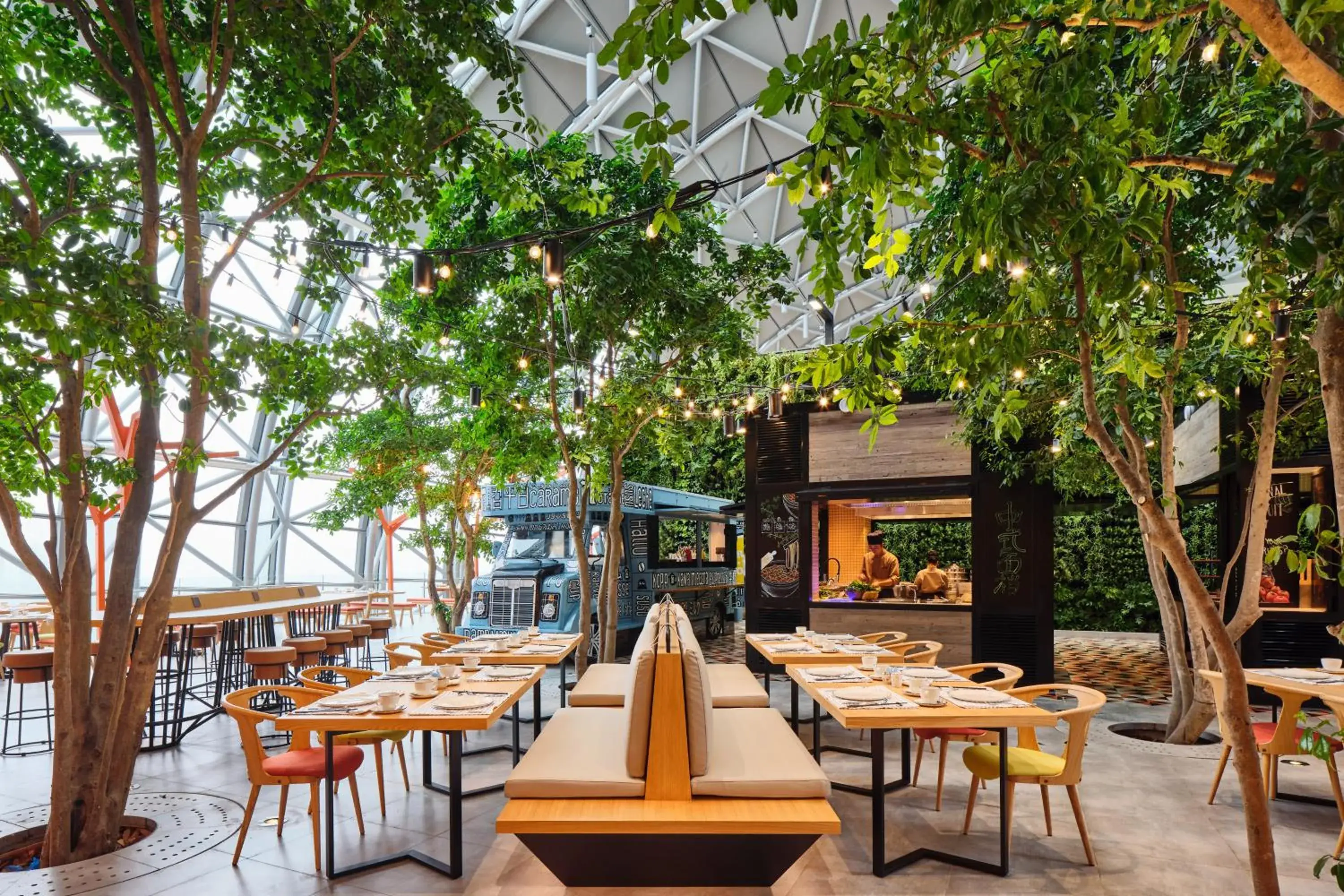 Restaurant/places to eat in InterContinental Chongqing Raffles City by IHG Restaurant/places to eat in InterContinental Chongqing Raffles City by IHG