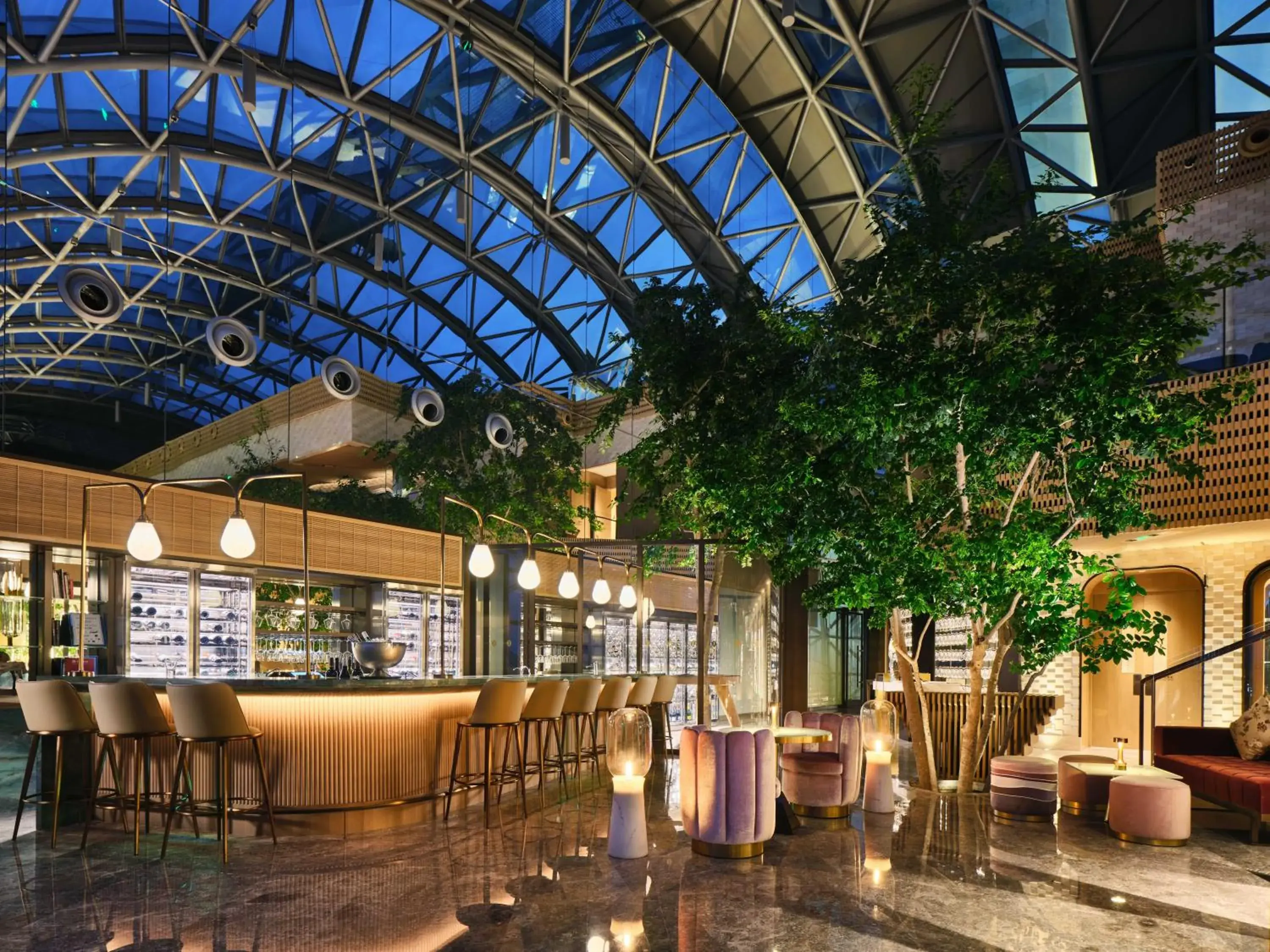 Lounge or bar in InterContinental Chongqing Raffles City by IHG Lounge or bar in InterContinental Chongqing Raffles City by IHG