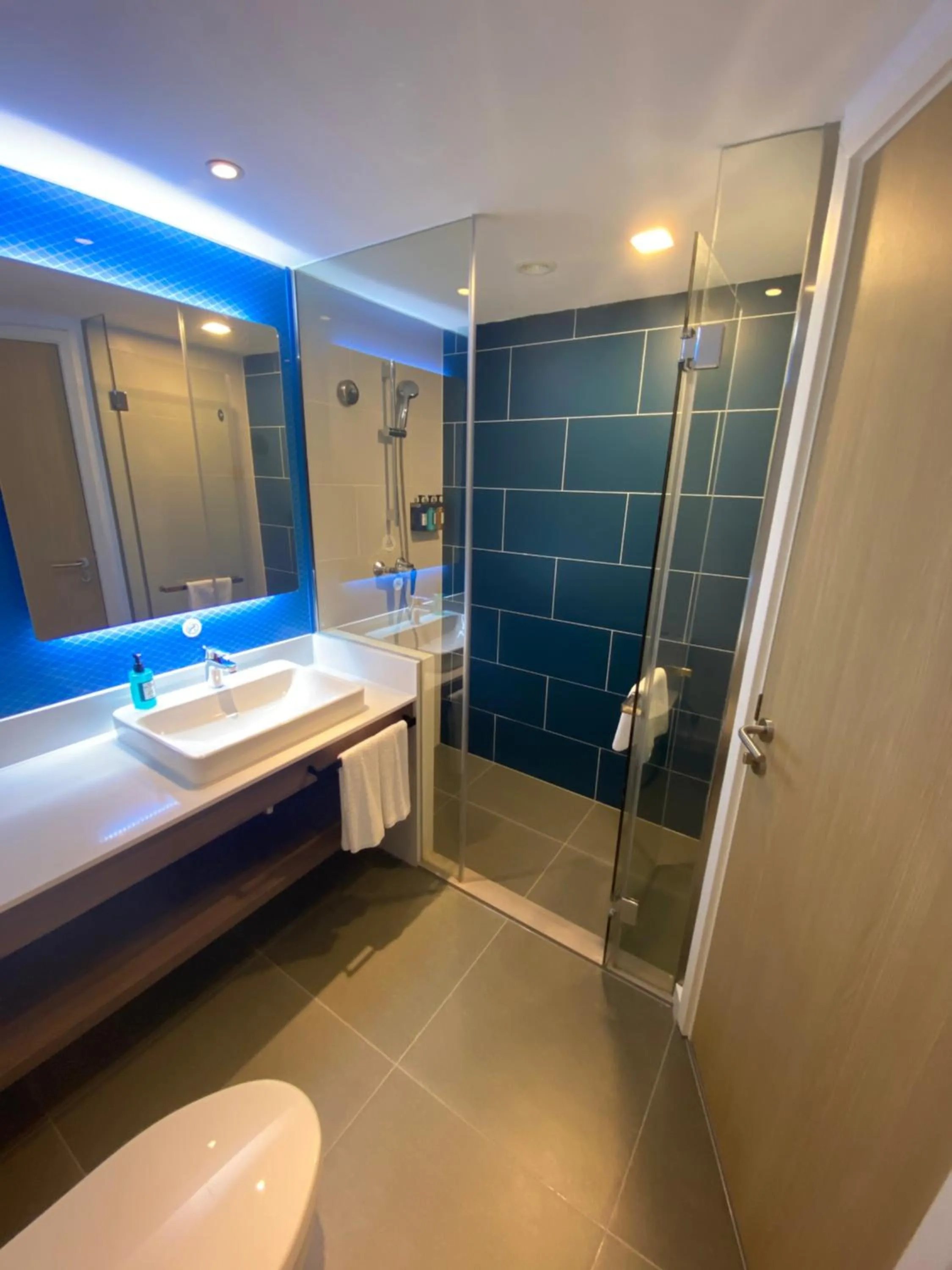 Shower in Holiday Inn Express Hangzhou Westlake East by IHG