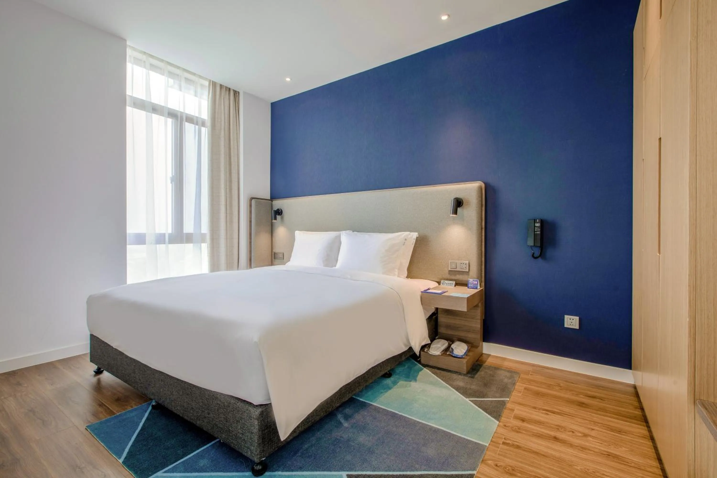 Photo of the whole room, Bed in Holiday Inn Express Zhangjiagang Free Trade Zone by IHG