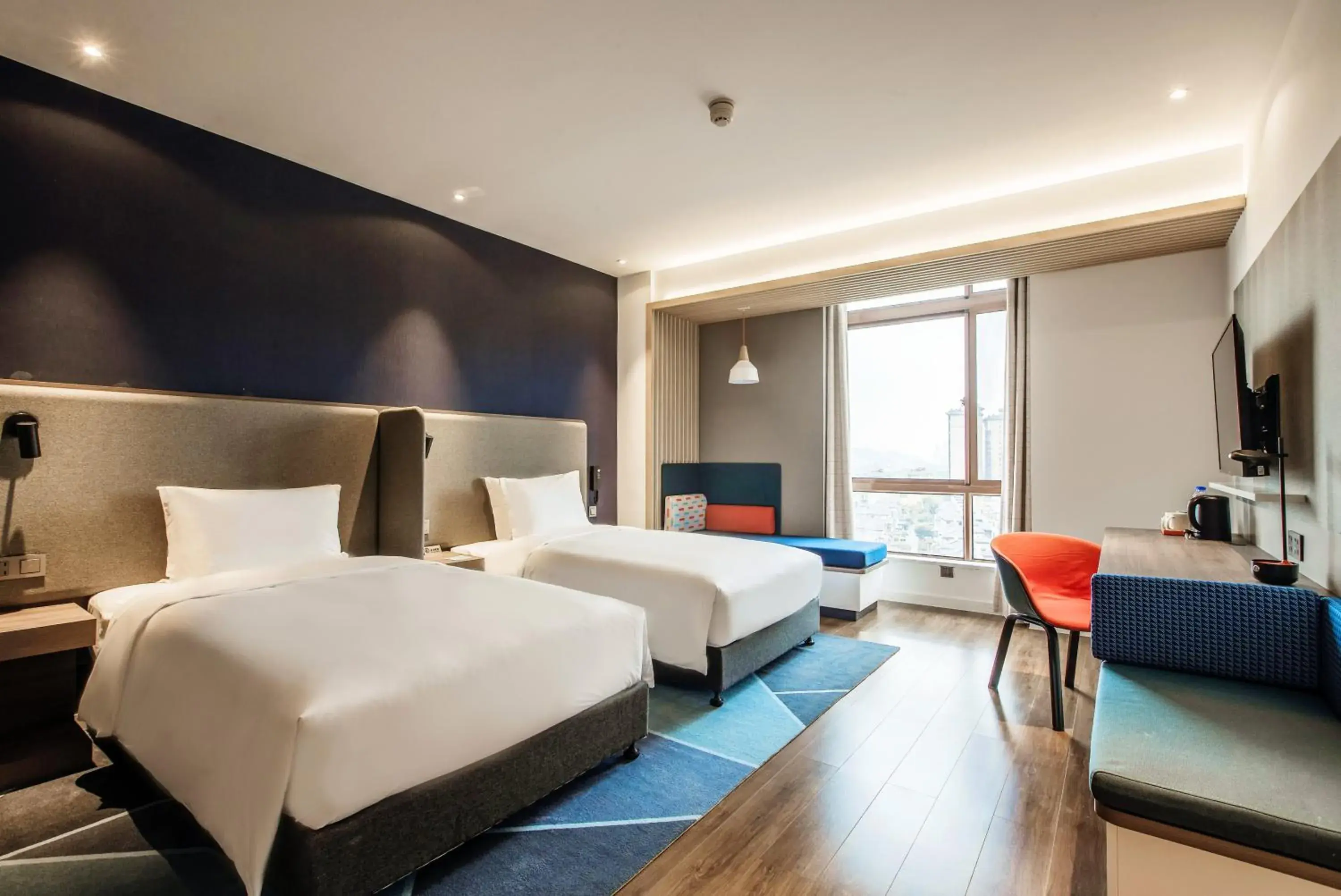 Photo of the whole room, Bed in Holiday Inn Express Zhangjiagang Free Trade Zone by IHG Photo of the whole room, Bed in Holiday Inn Express Zhangjiagang Free Trade Zone by IHG