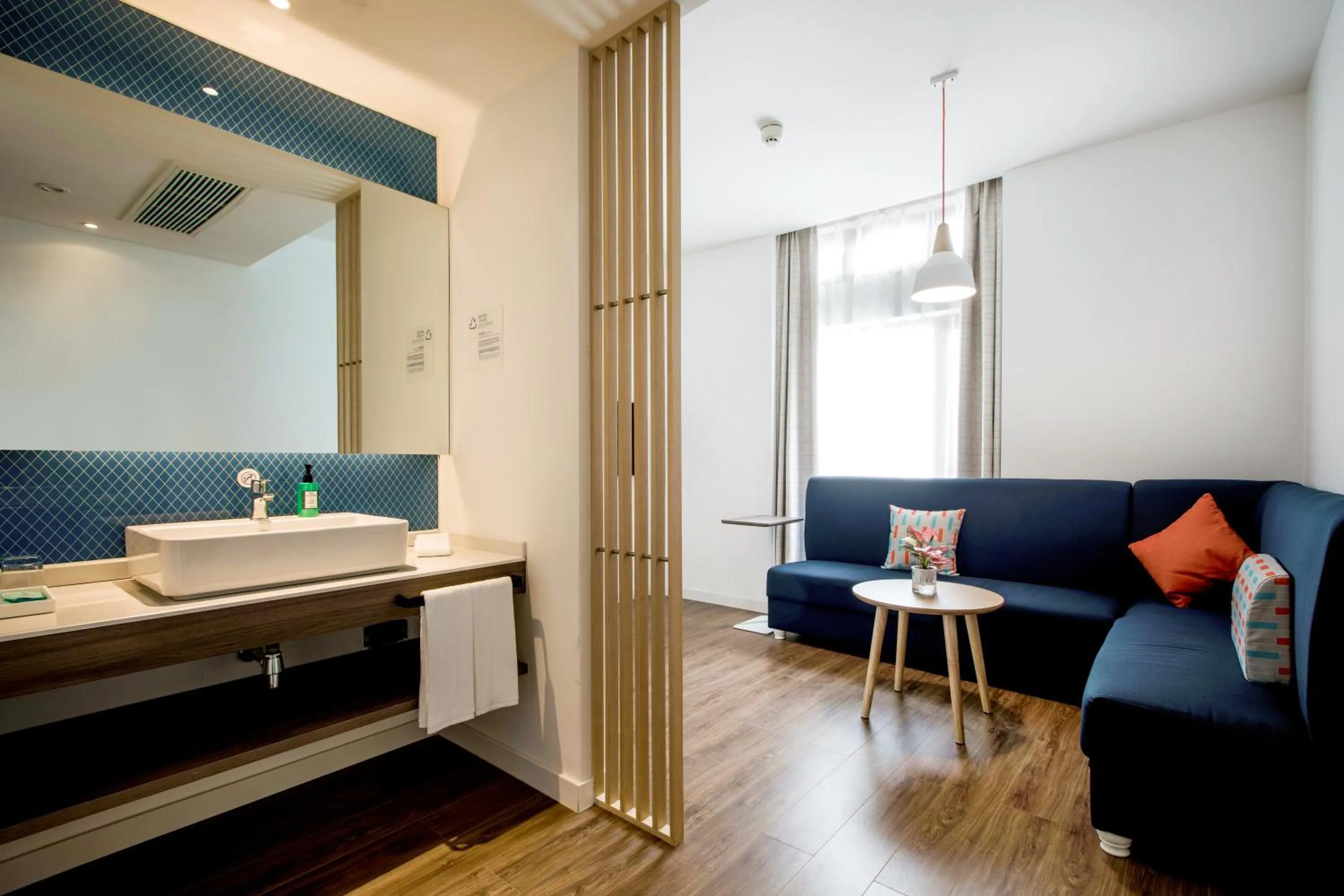 Photo of the whole room, Bed in Holiday Inn Express Zhangjiagang Free Trade Zone by IHG