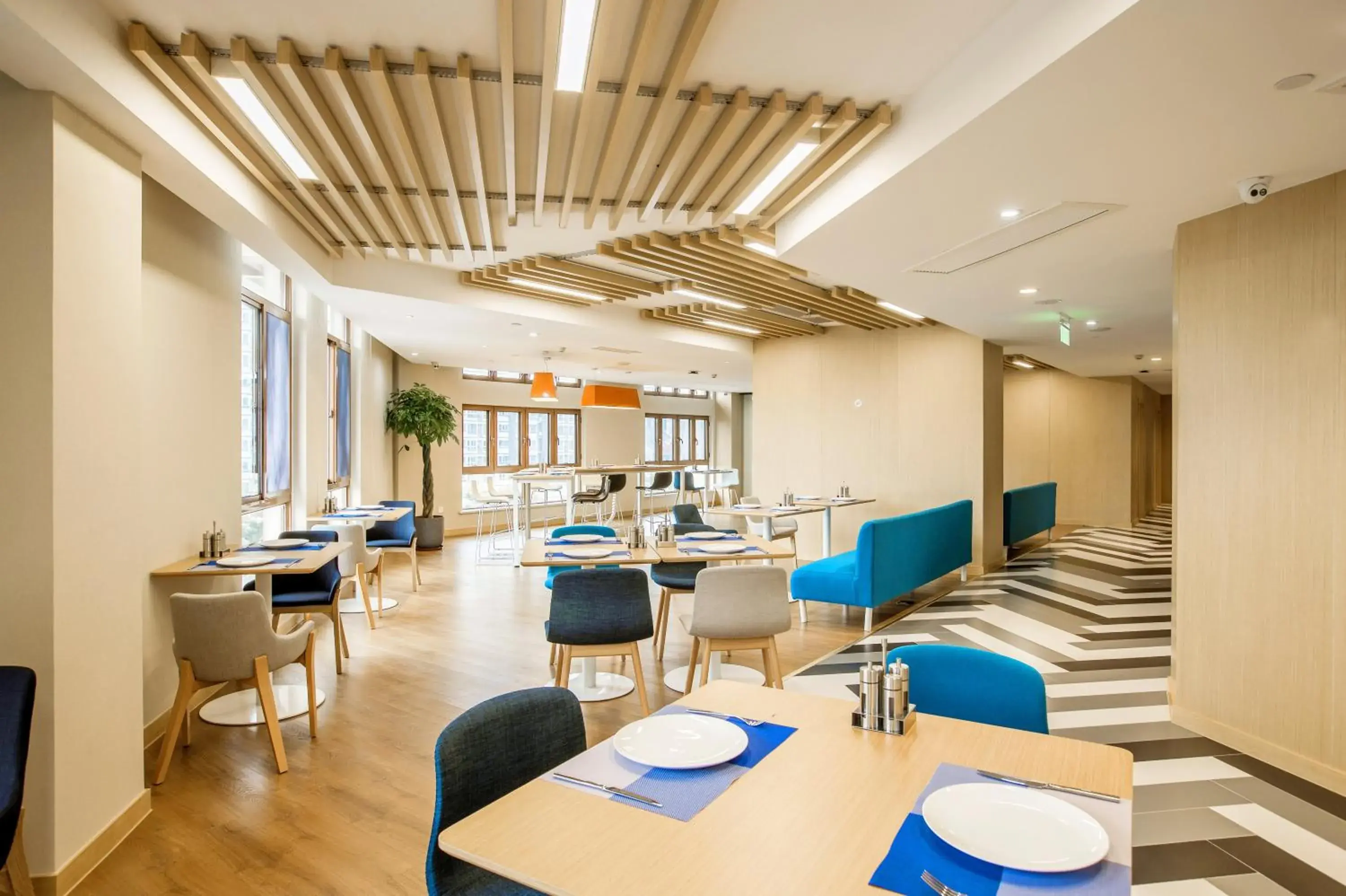 Restaurant/places to eat in Holiday Inn Express Zhangjiagang Free Trade Zone by IHG Restaurant/places to eat in Holiday Inn Express Zhangjiagang Free Trade Zone by IHG