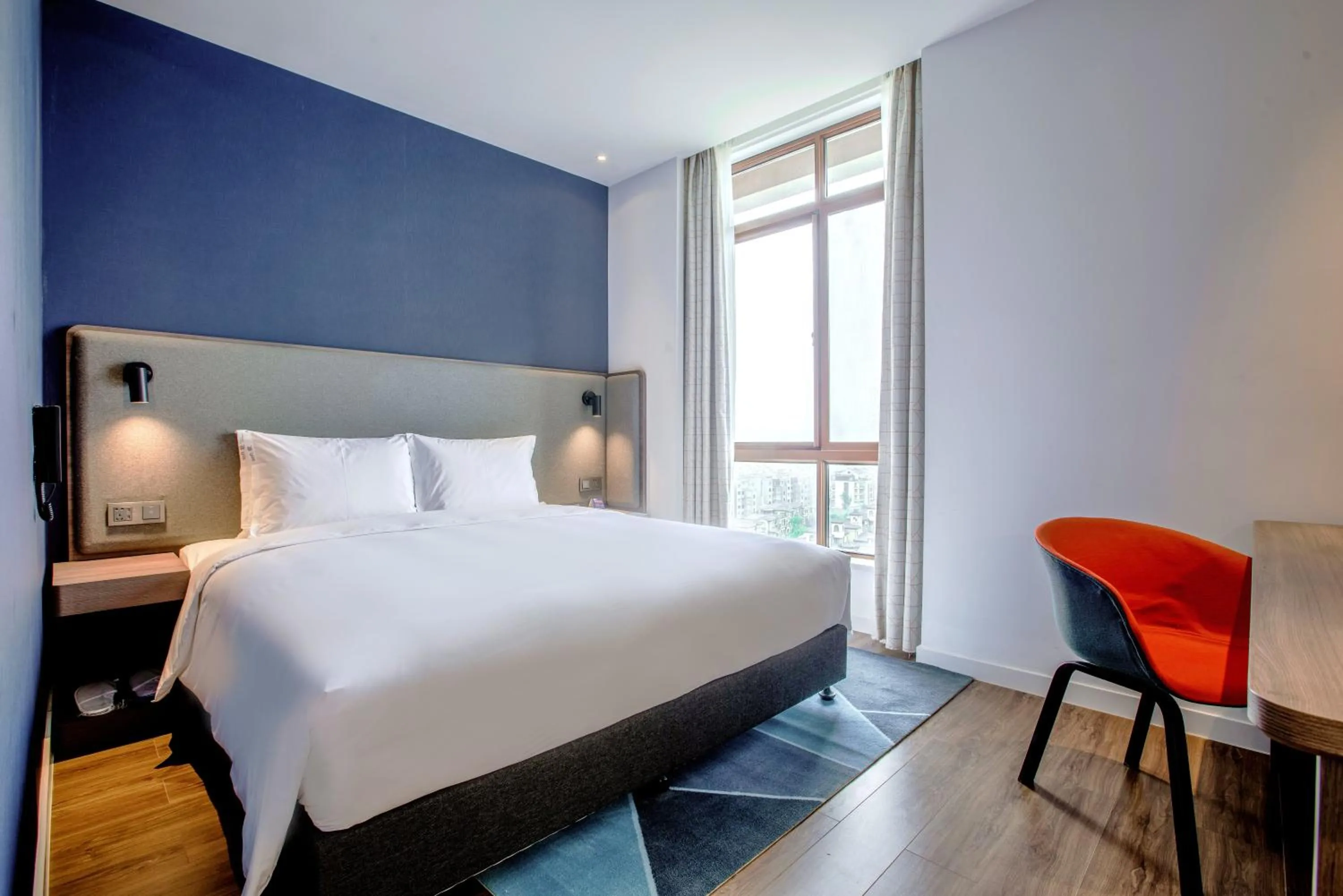 Photo of the whole room, Bed in Holiday Inn Express Zhangjiagang Free Trade Zone by IHG