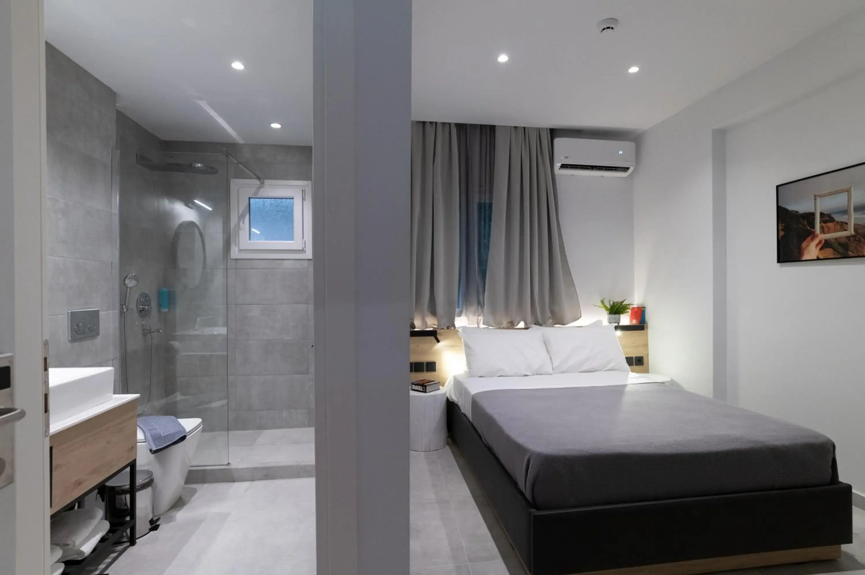 Economy Double Room in White 9 Economy Double Room in White 9