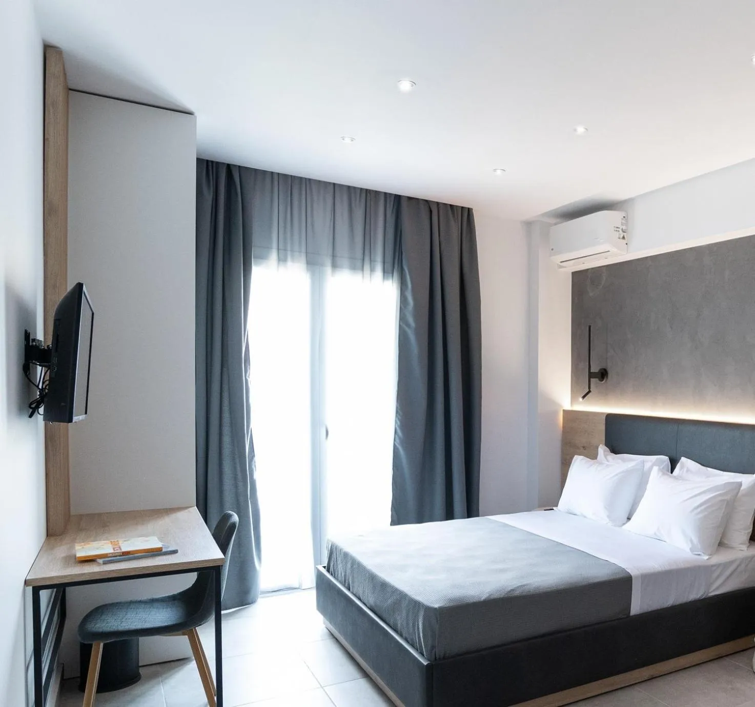 Bedroom, Bed in White 9