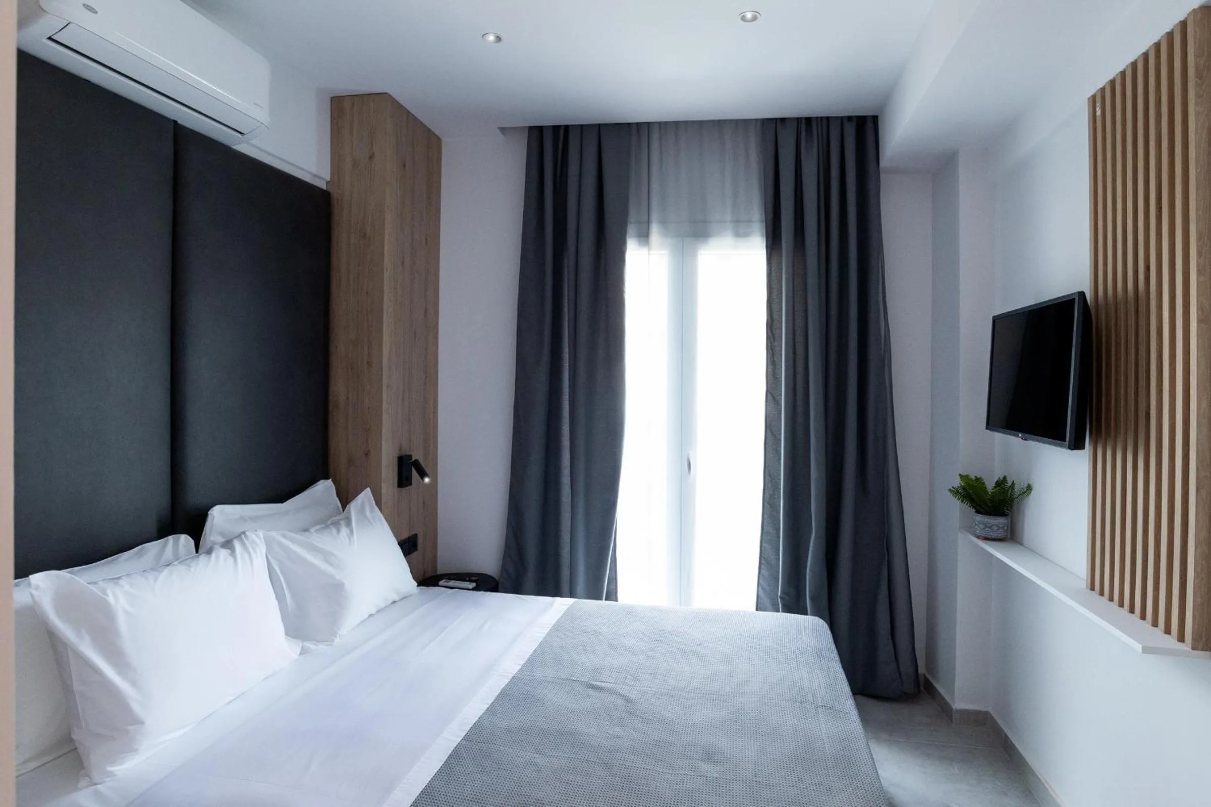 Bedroom, Bed in White 9