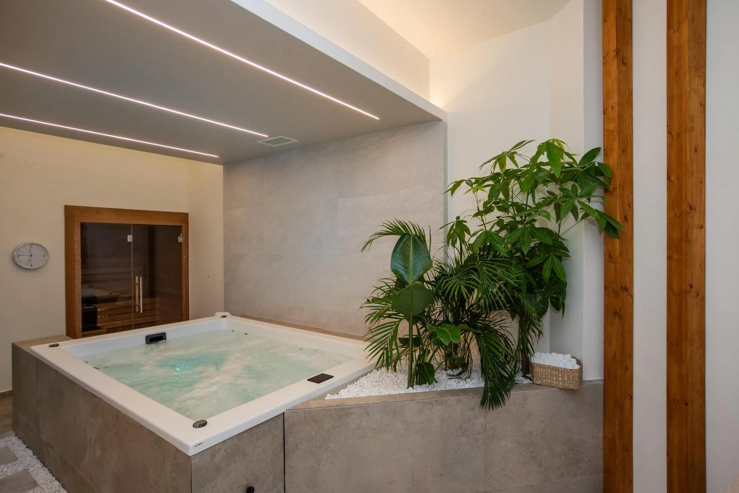 Spa and wellness centre/facilities in White 9