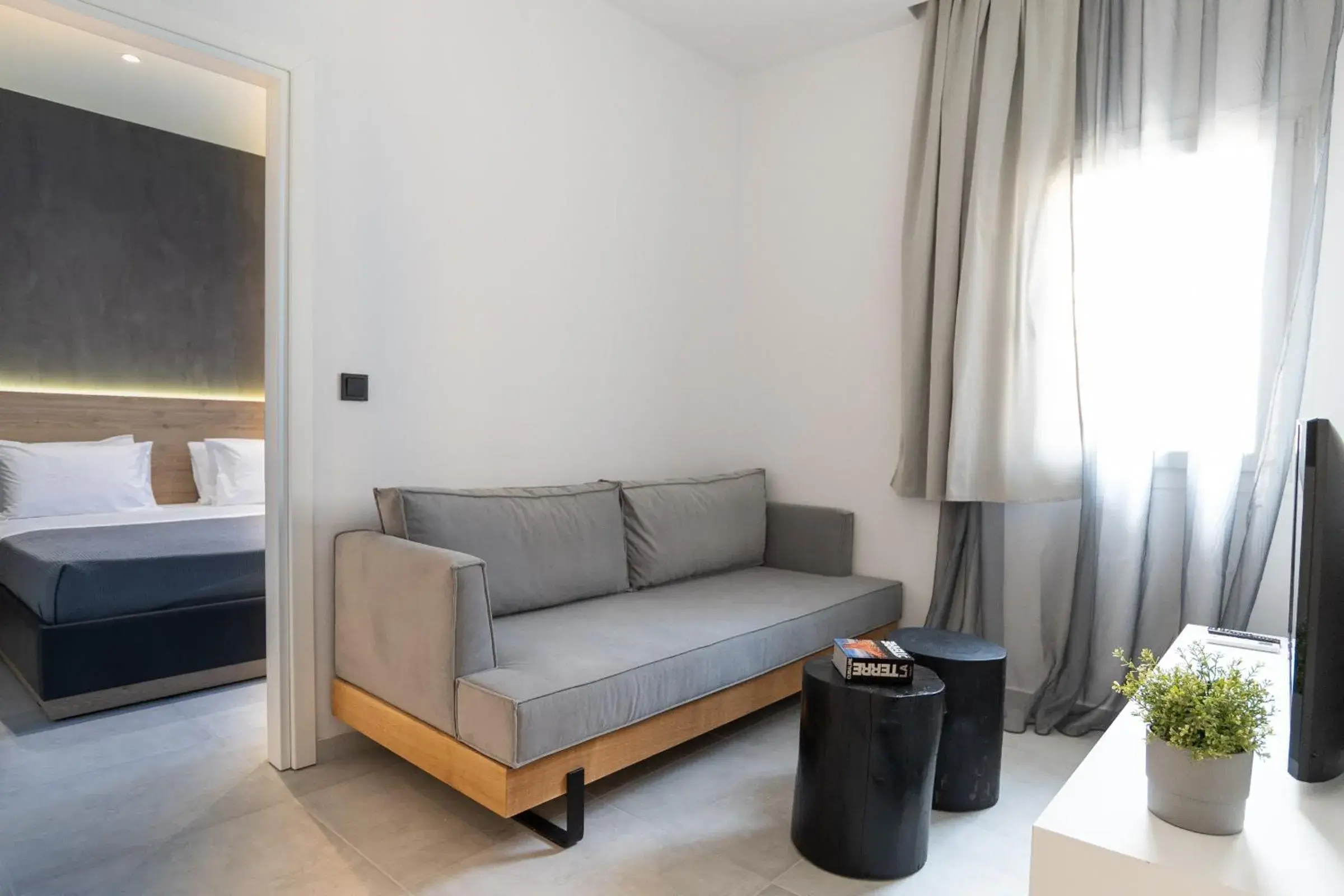 Deluxe Double Room in White 9 Deluxe Double Room in White 9