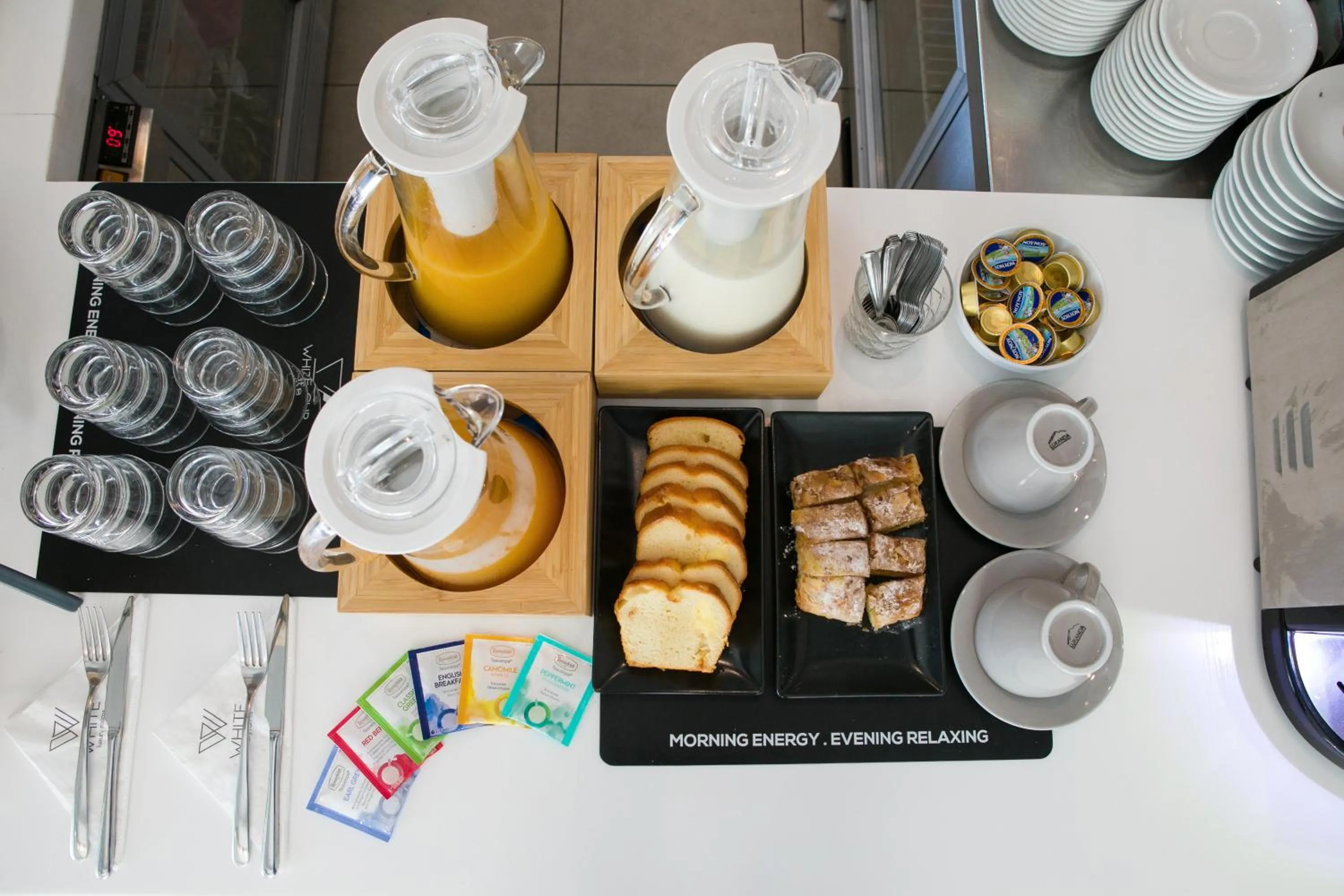 Breakfast in White 9