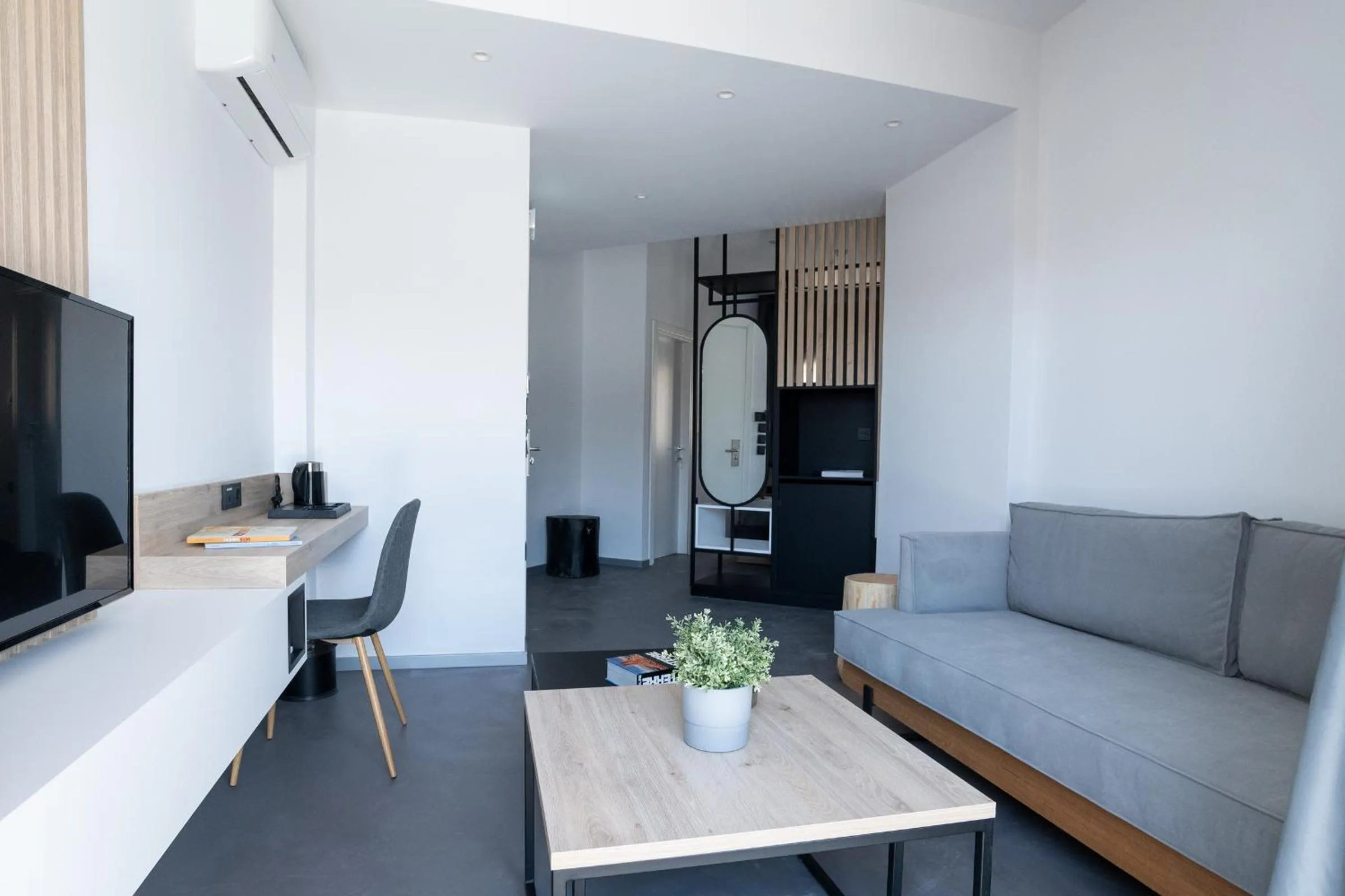 TV and multimedia in White 9