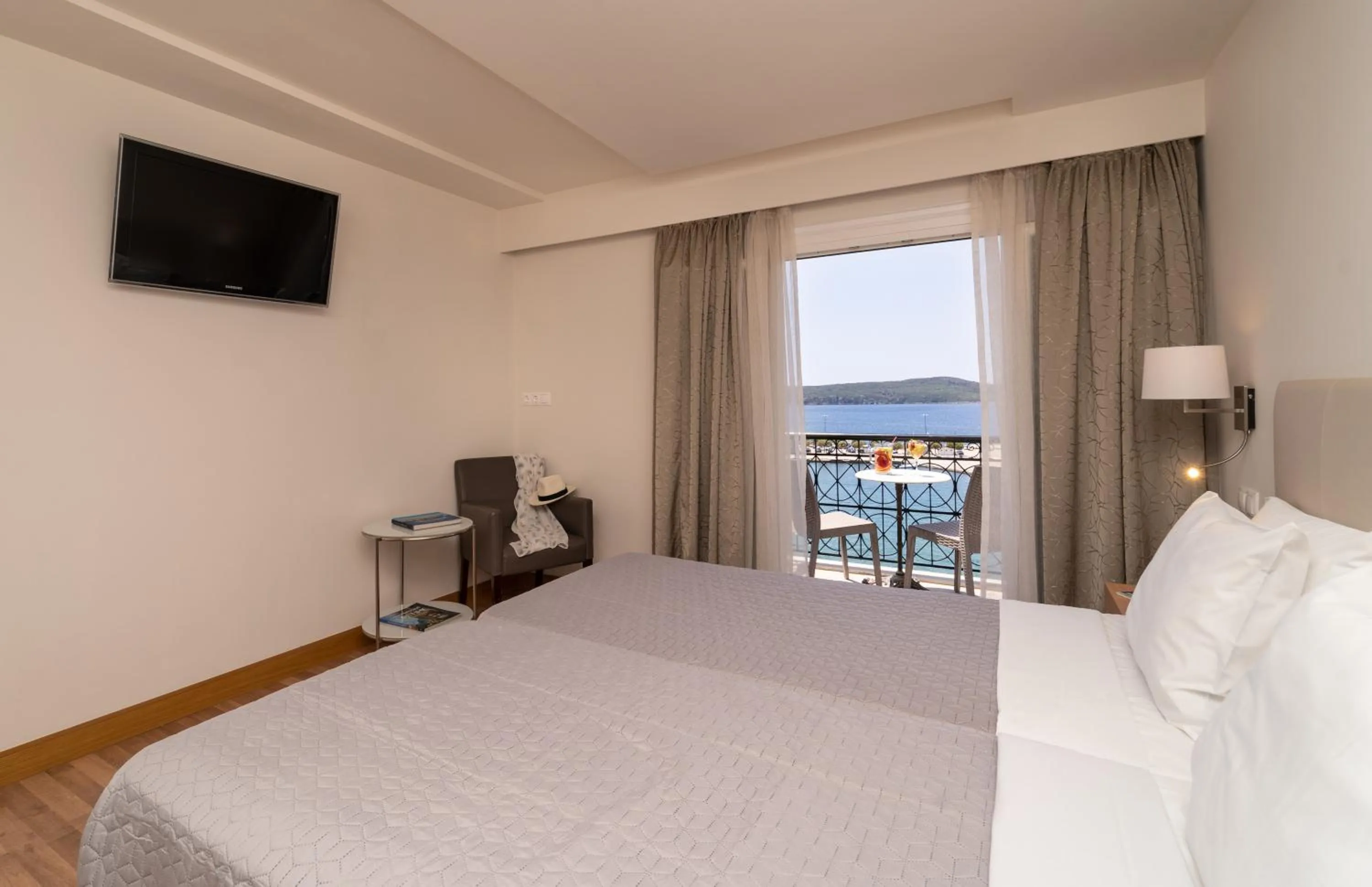 Bed in Karalis City Hotel