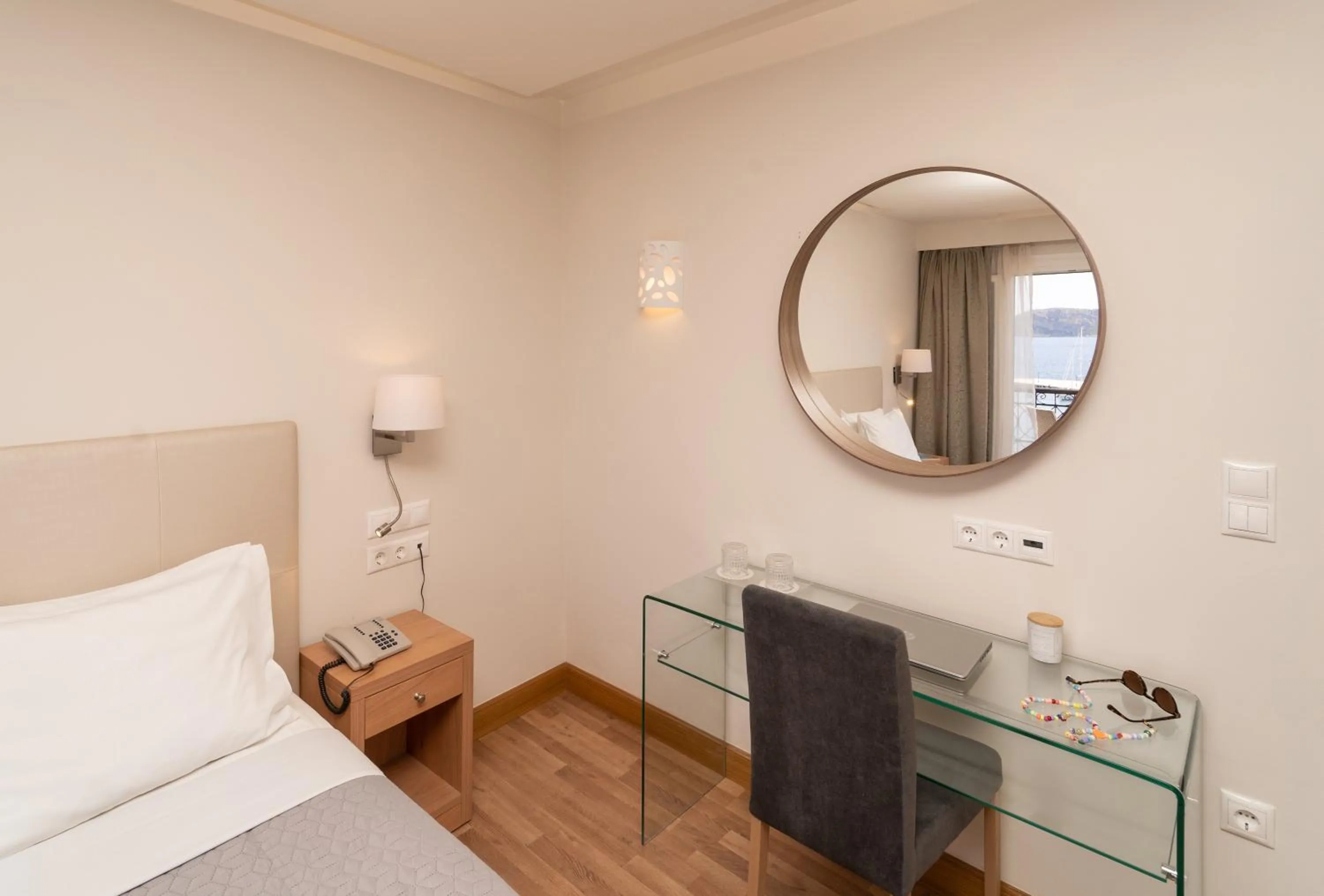 Photo of the whole room, Bed in Karalis City Hotel