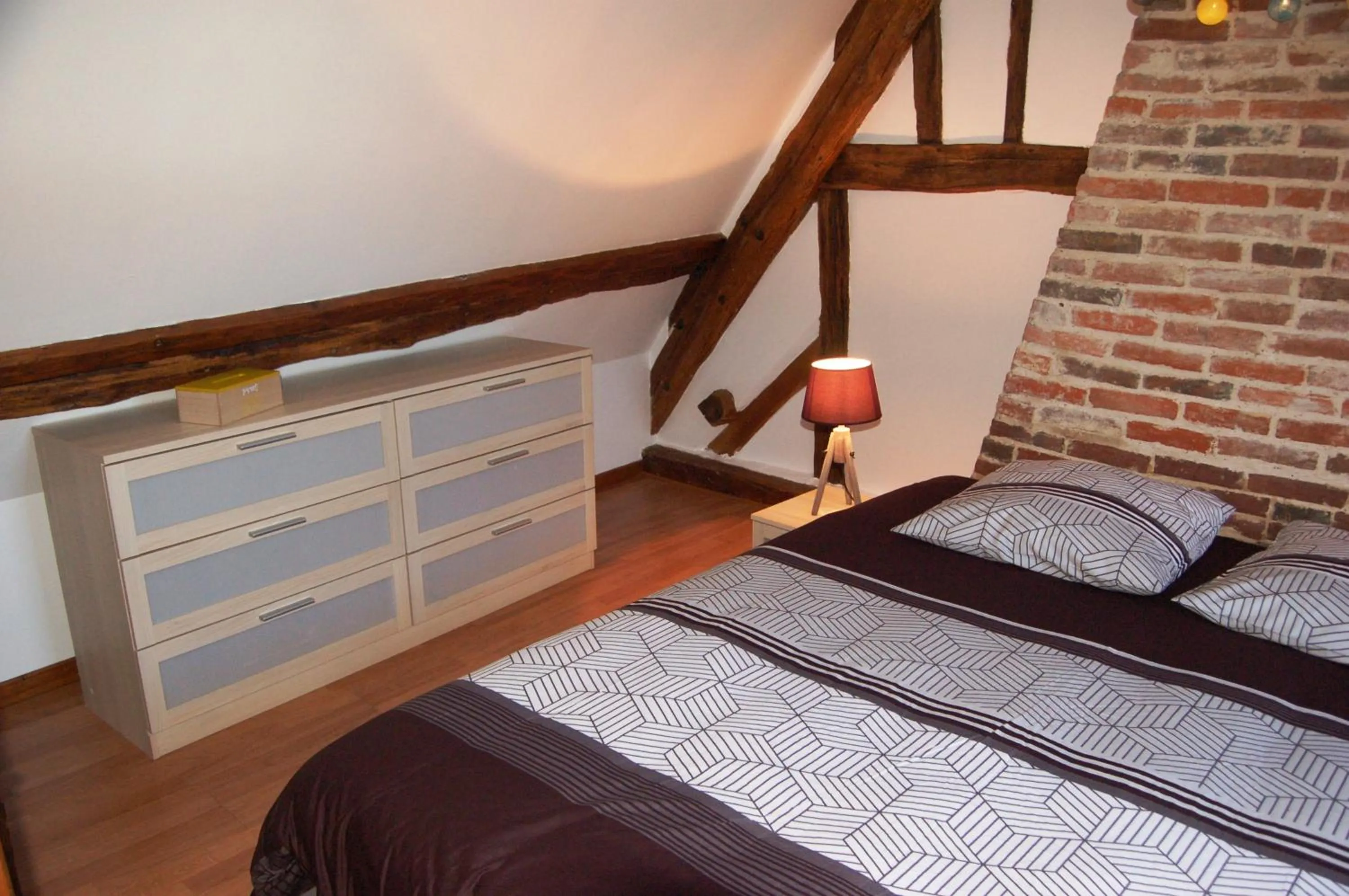 Photo of the whole room, Bed in La Chaiserie