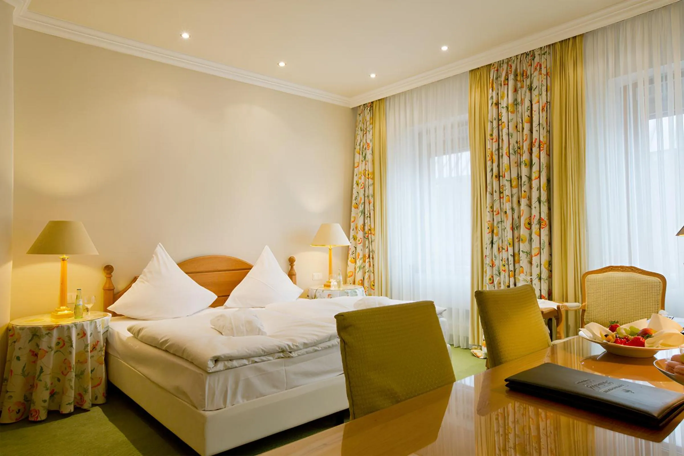 Bed in Central-Hotel Kaiserhof