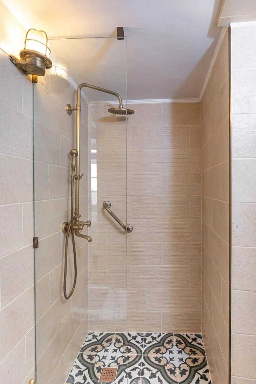Shower in Galaxa Mansion
